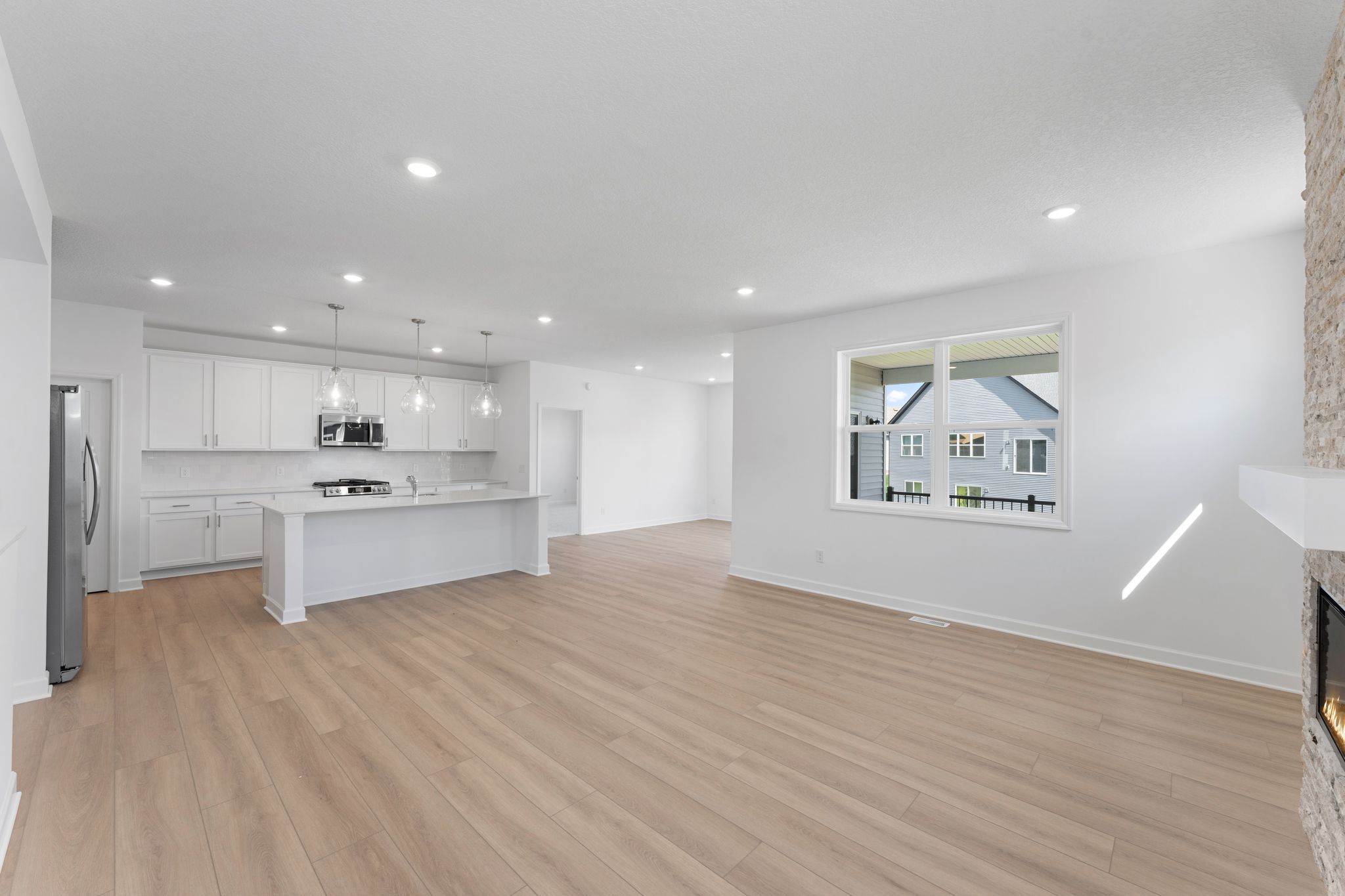 10 Lexington Waters Brisbane QMI H S22222543119 Great Room 2of2 F1
