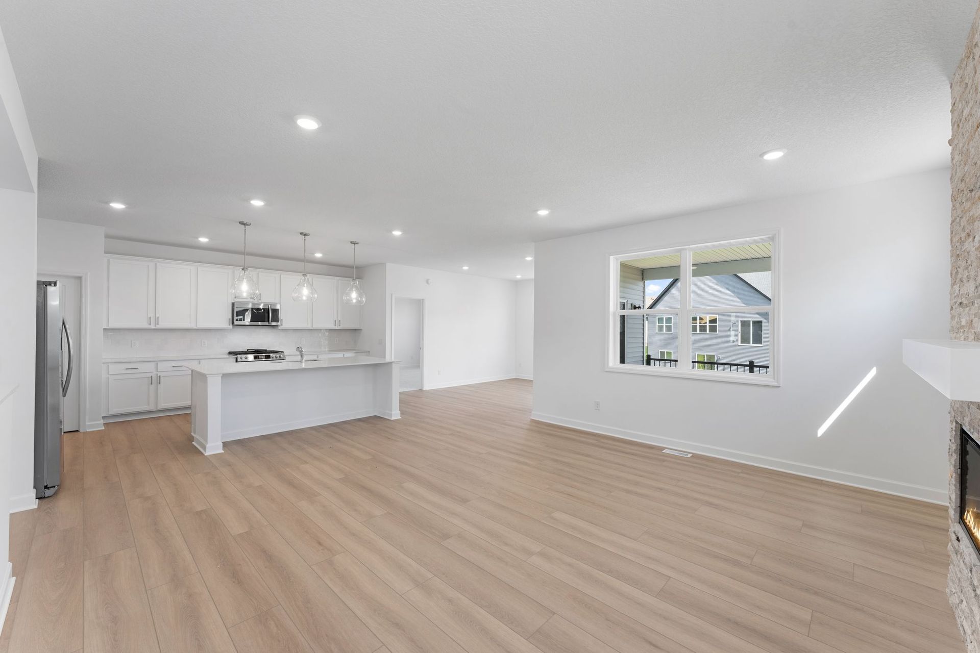 10 Lexington Waters Brisbane QMI H S22222543119 Great Room 2of2 F1