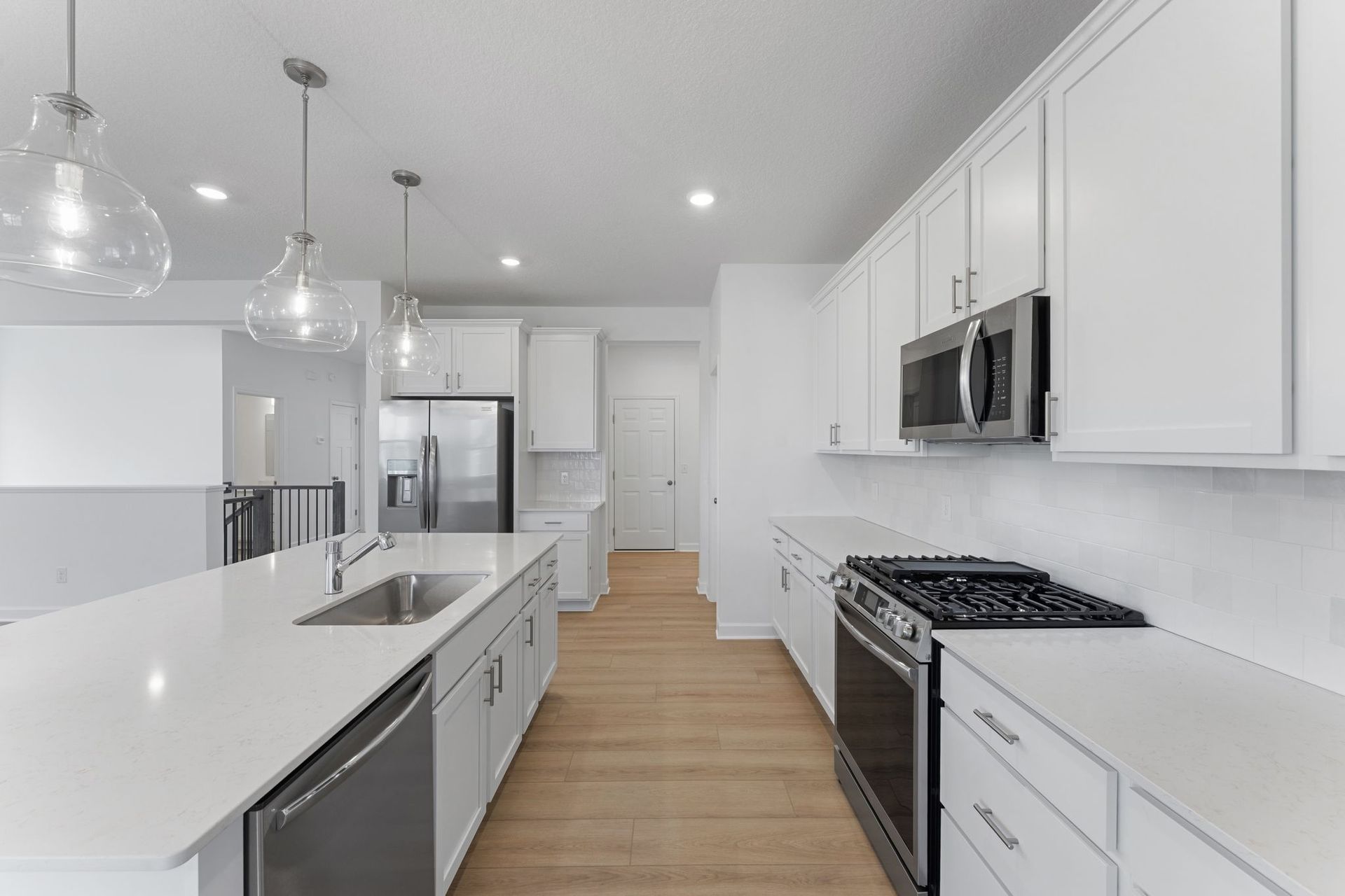 12 Lexington Waters Brisbane QMI H S22222543119 Kitchen 2of3 F1