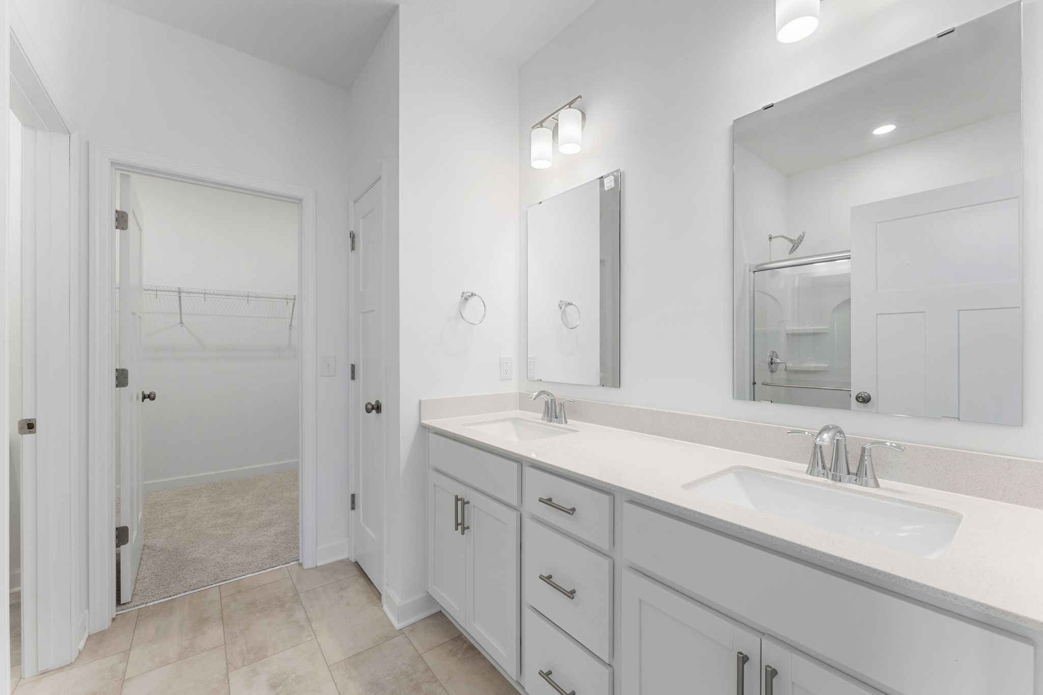 14 Lexington Waters Brisbane QMI H S22222543119 Owners Bathroom F1