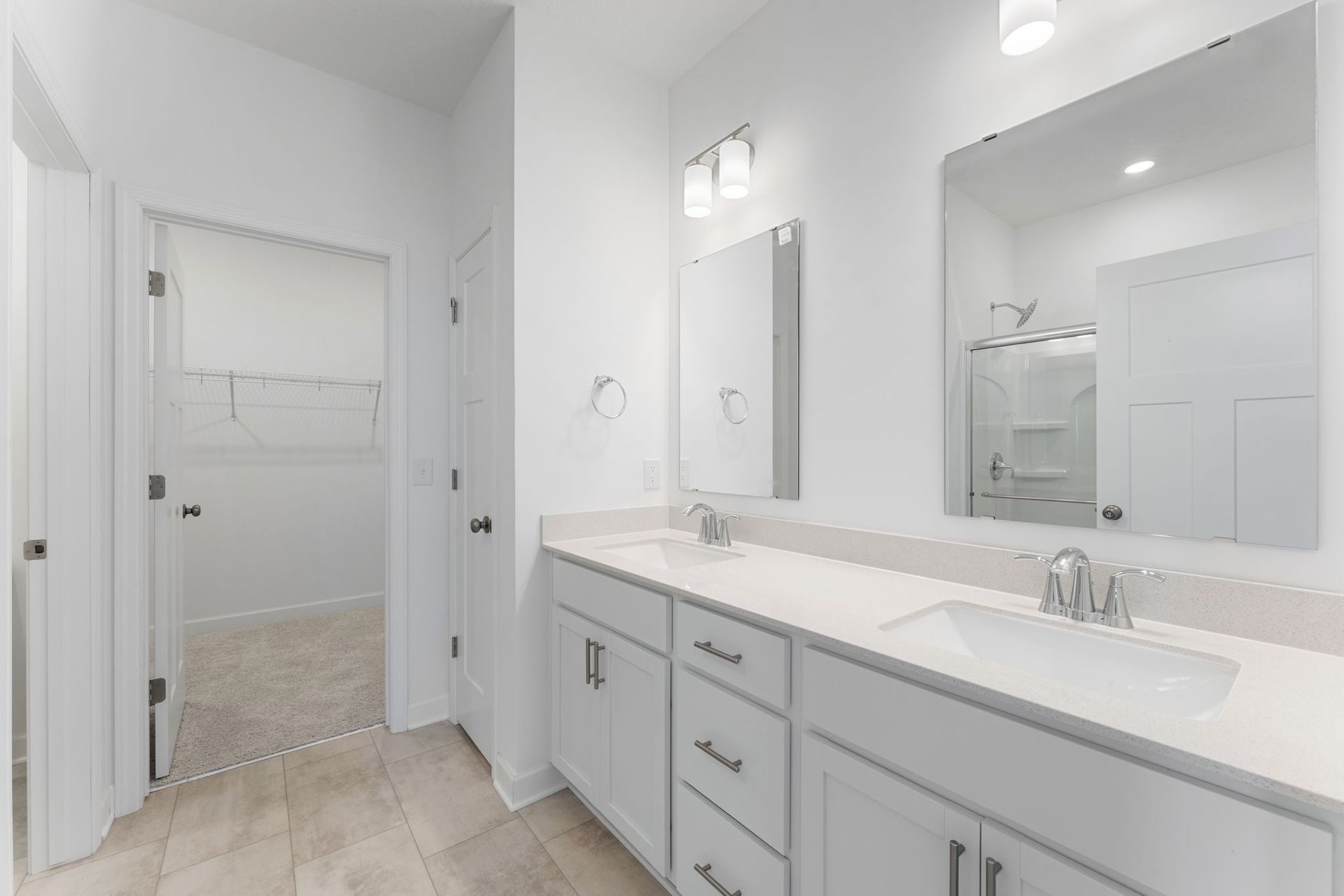 14 Lexington Waters Brisbane QMI H S22222543119 Owners Bathroom F1