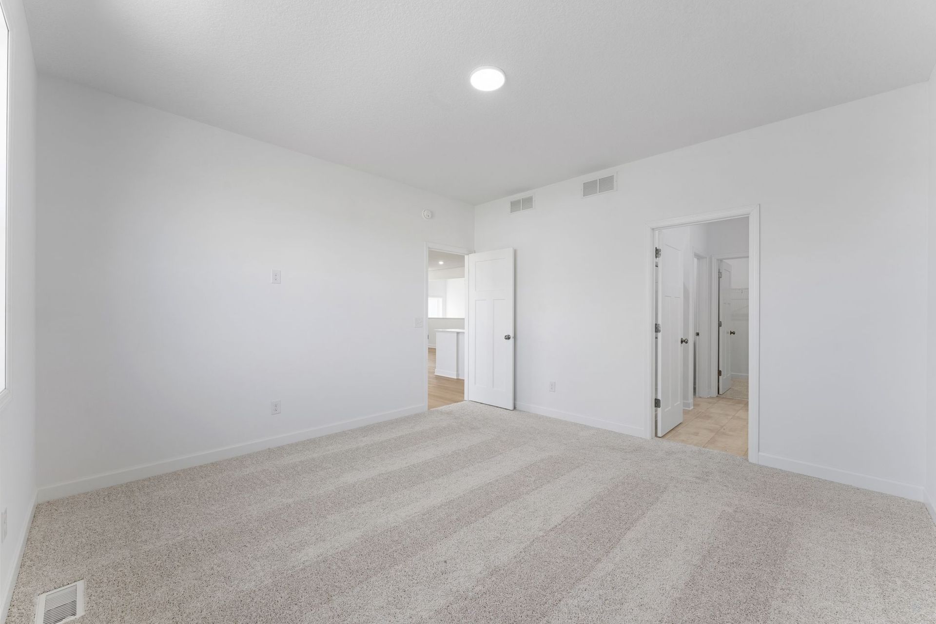 16 Lexington Waters Brisbane QMI H S22222543119 Owners Bedroom 2of2 F1