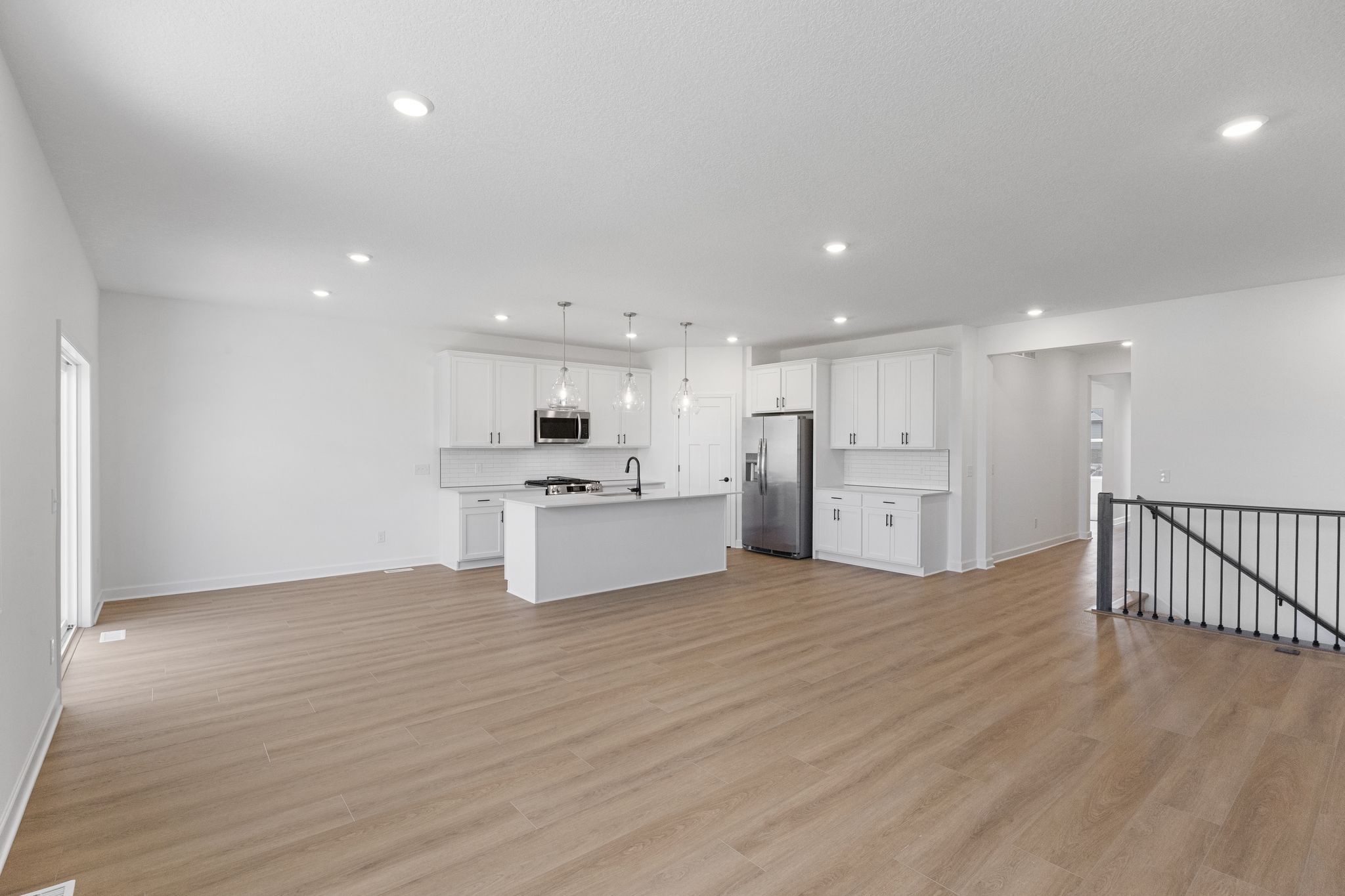 9 Lexington Waters Salem QMI H S22222543120 Great Room 3of3 F1