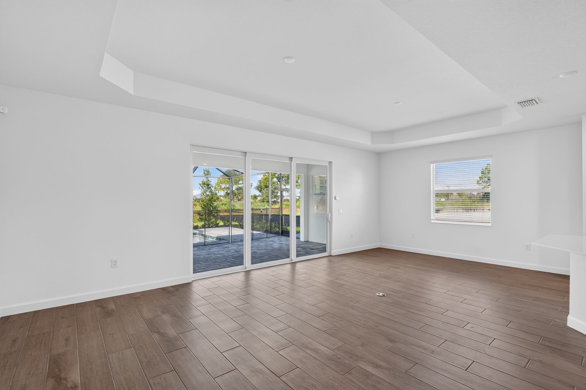 08 15398 Grn Acrs Ave Living room 0176