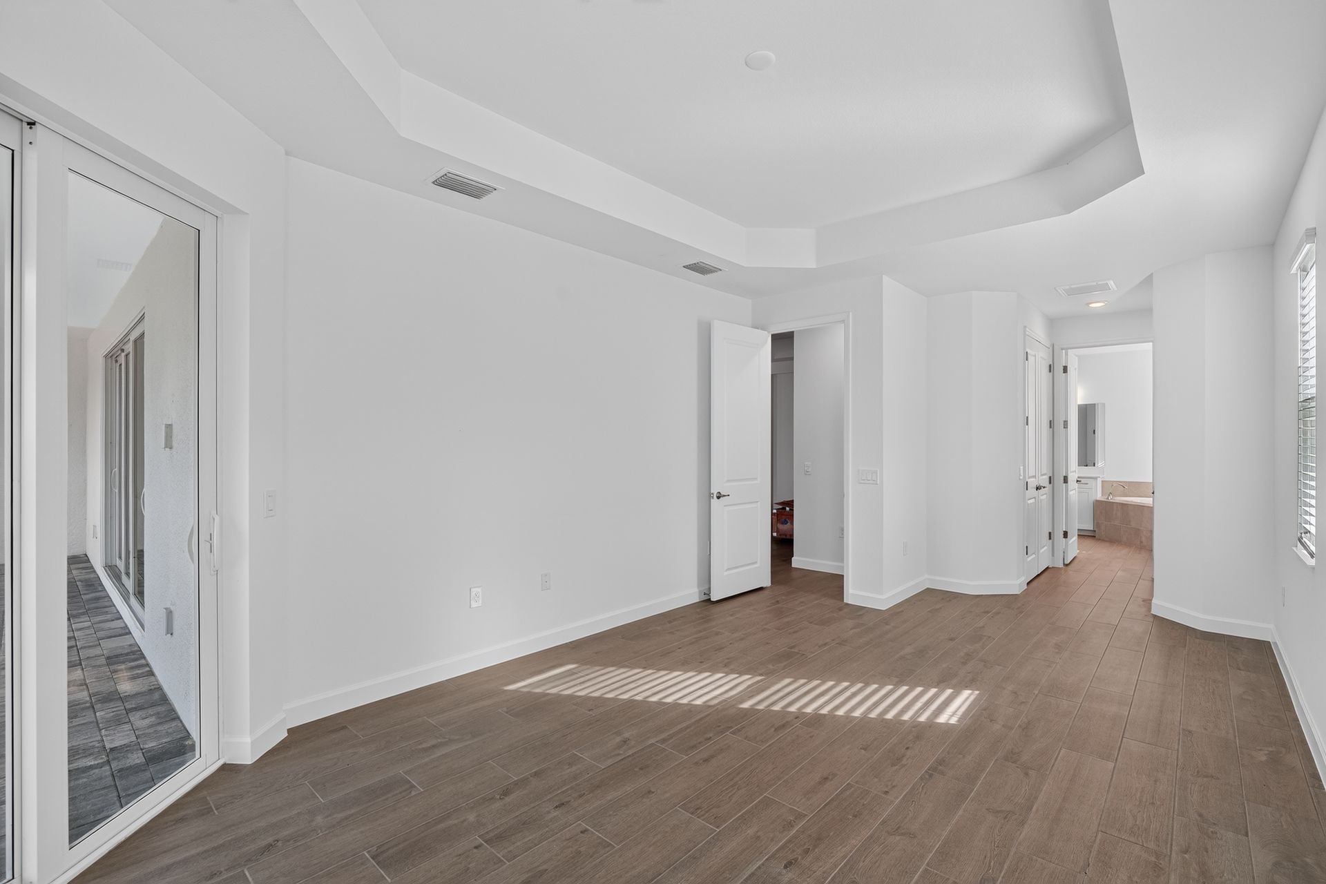 18 15398 Grn Acrs Ave Bedroom 0158