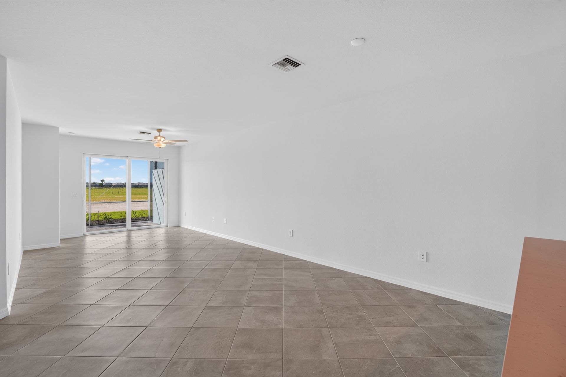 11 14623 Ballast Wy Living room 0356