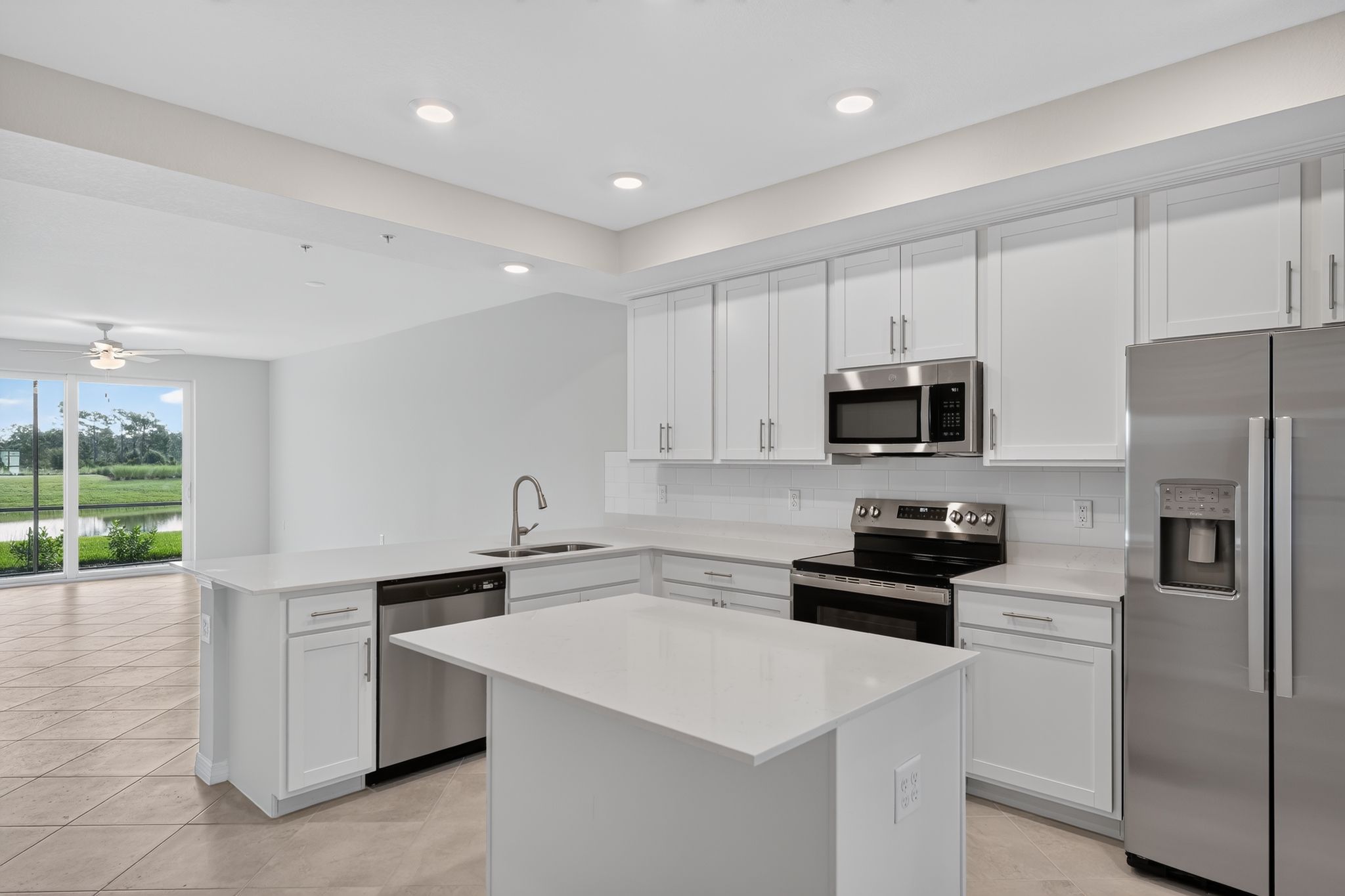 08 15835 Grn Acrs Ave 3315 Kitchen 0110