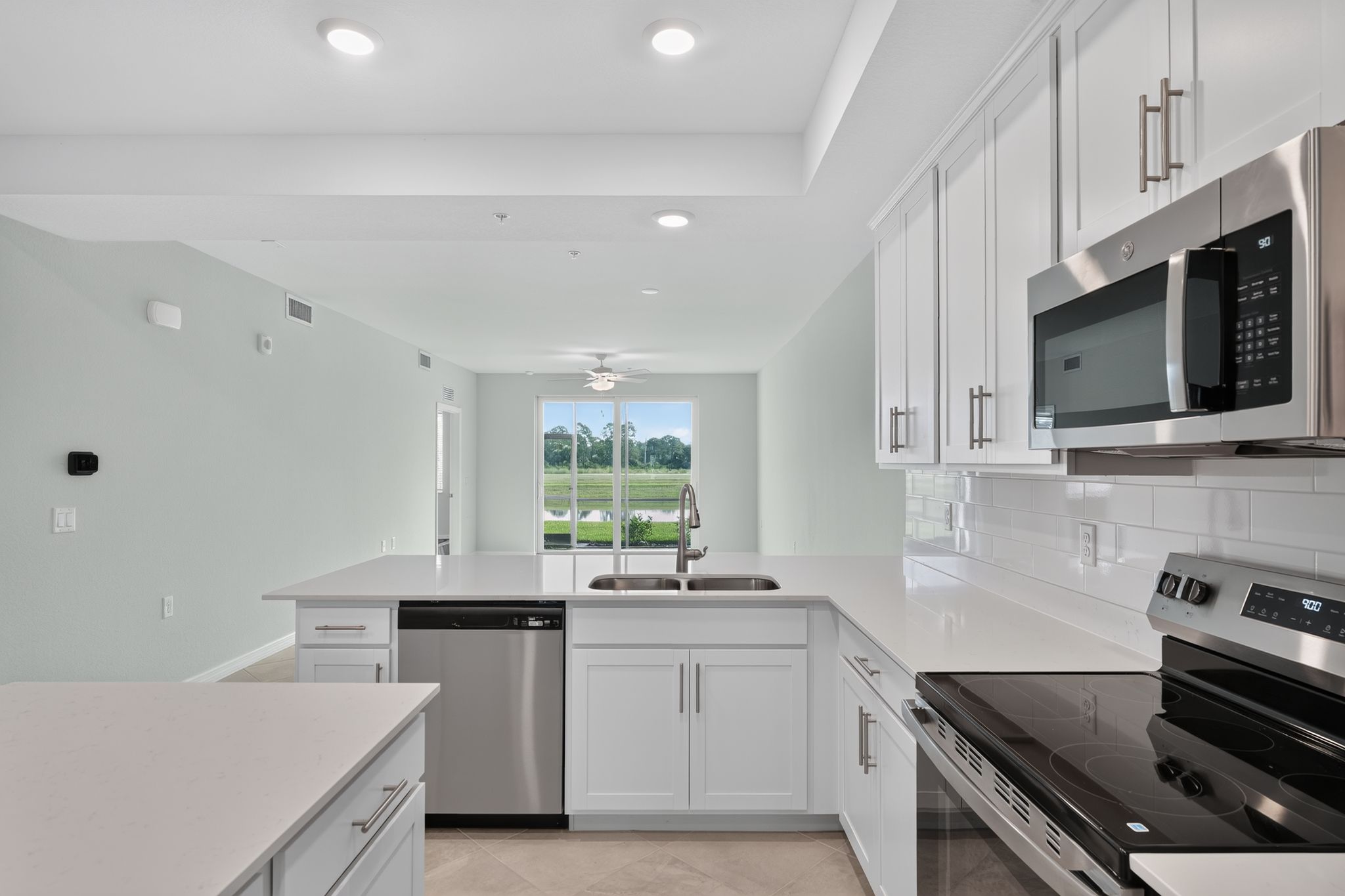 10 15835 Grn Acrs Ave 3315 Kitchen 0113