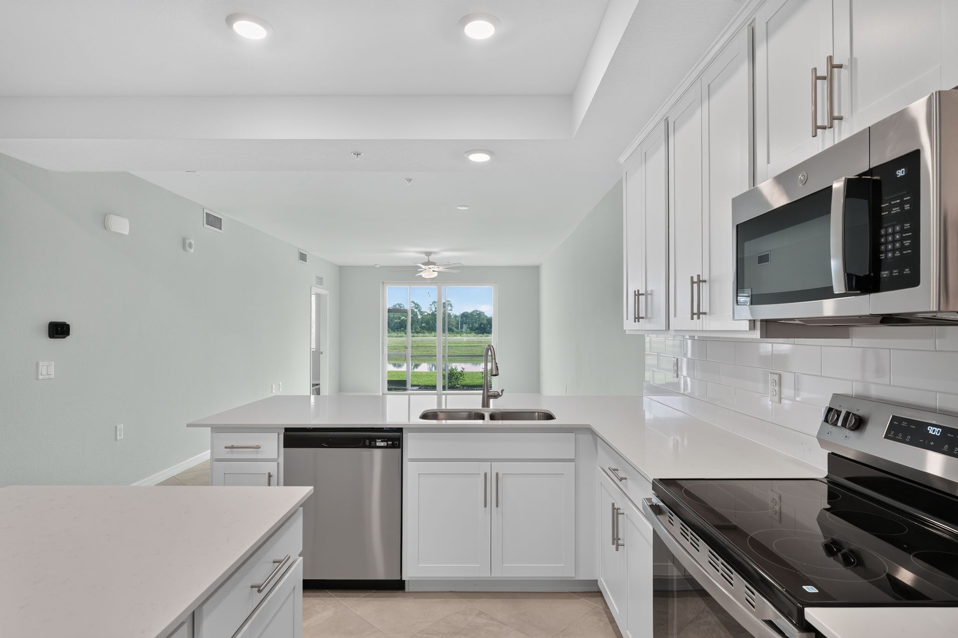10 15835 Grn Acrs Ave 3315 Kitchen 0113
