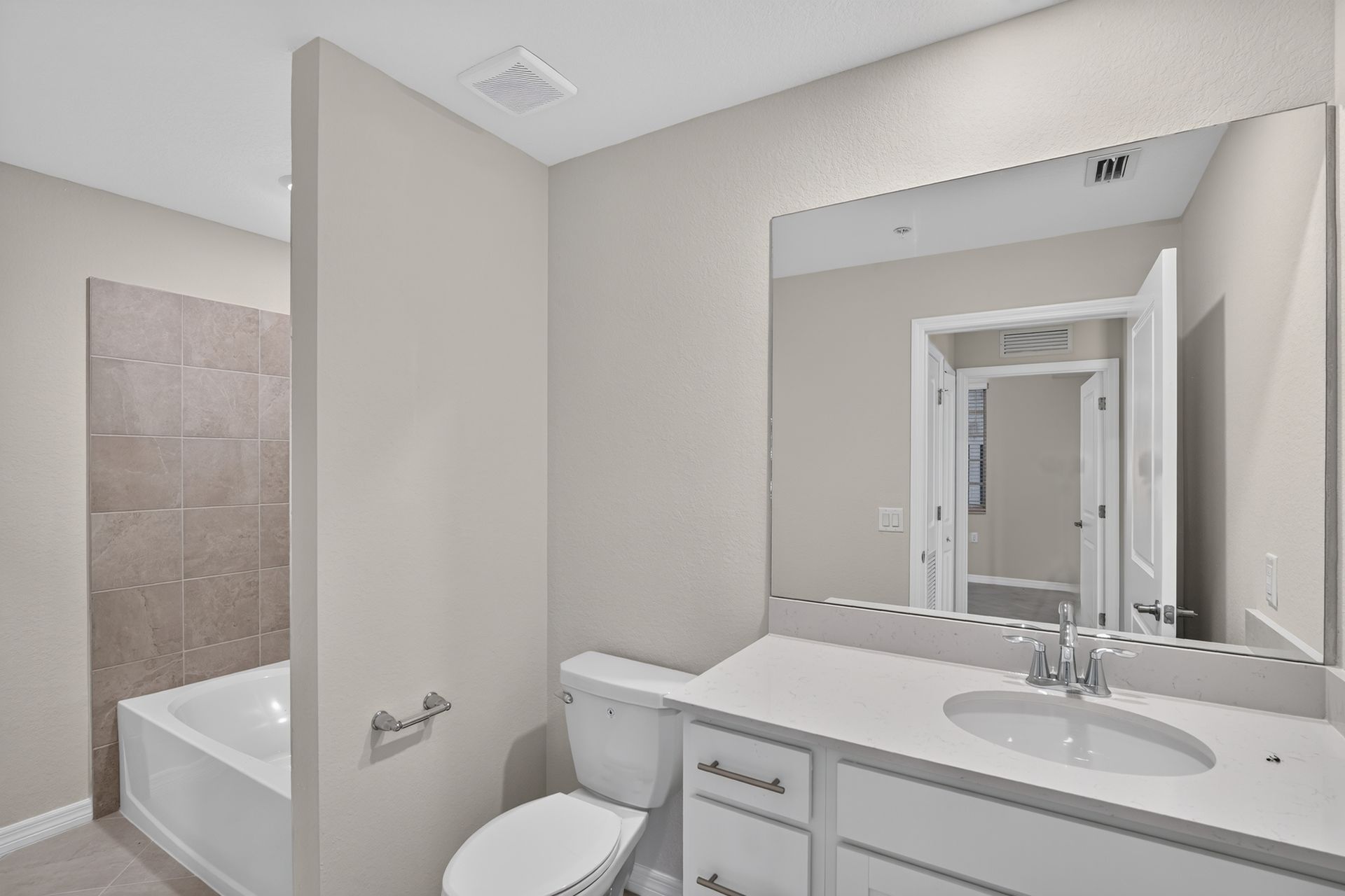 16 15835 Grn Acrs Ave 3315 Bathroom 0119