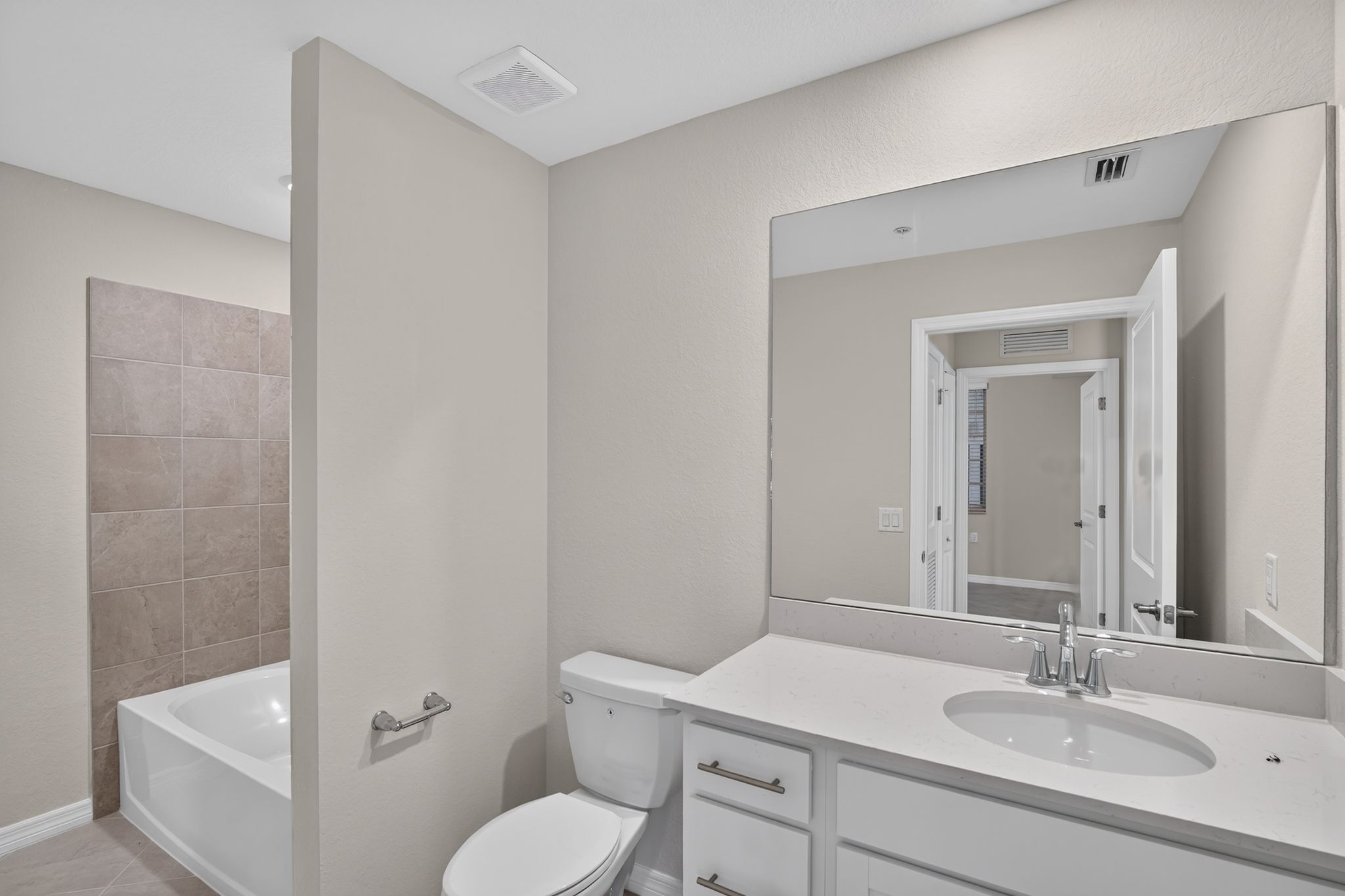 16 15835 Grn Acrs Ave 3315 Bathroom 0119