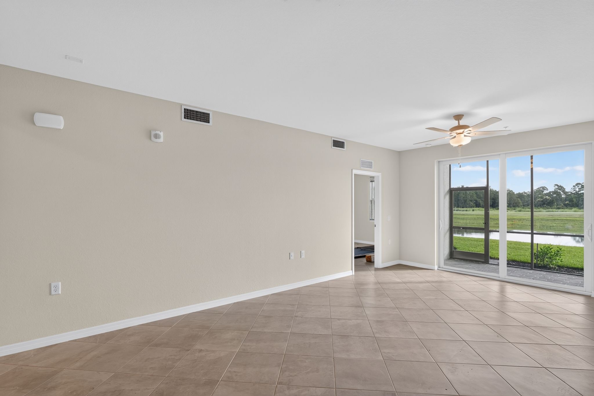 07 15835 Grn Acrs Ave 3315 Living room 0098