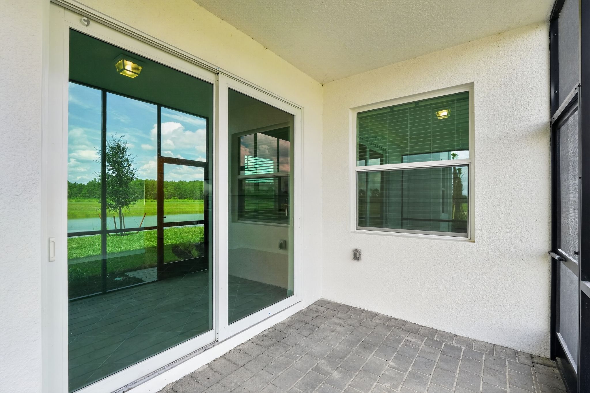 04 15835 Grn Acrs Ave 3316 Exterior 0824