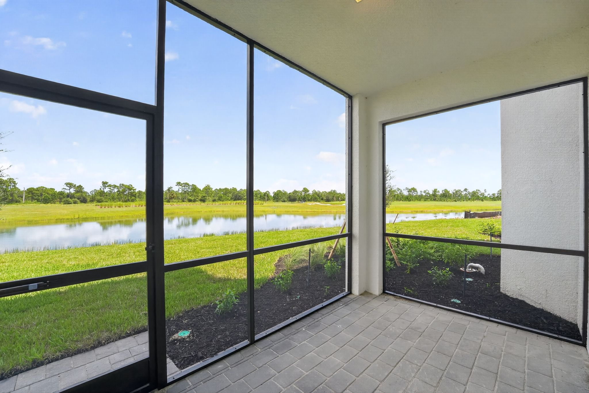 05 15835 Grn Acrs Ave 3316 Exterior 0823