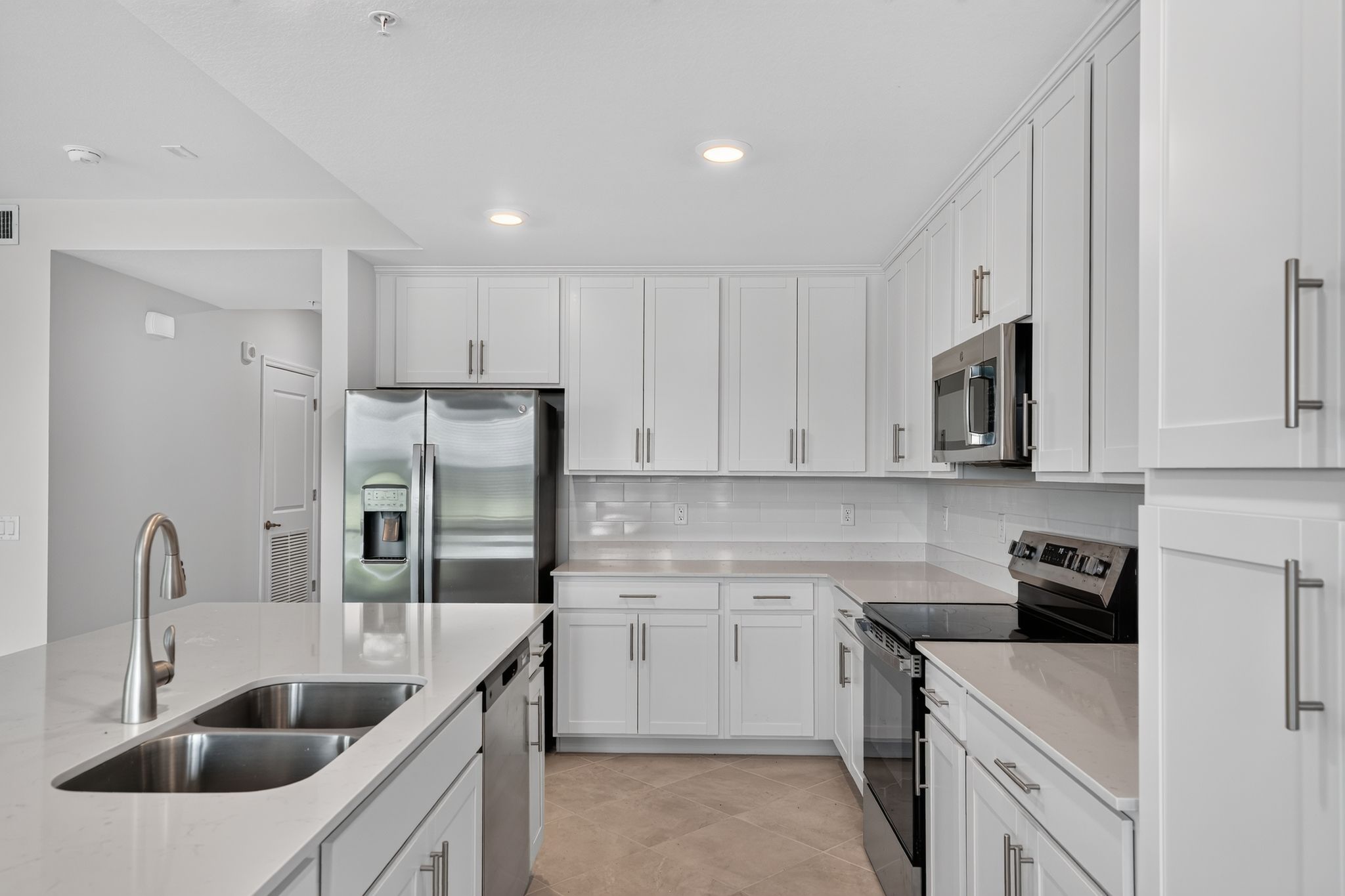 11 15835 Grn Acrs Ave 3316 Kitchen 0804
