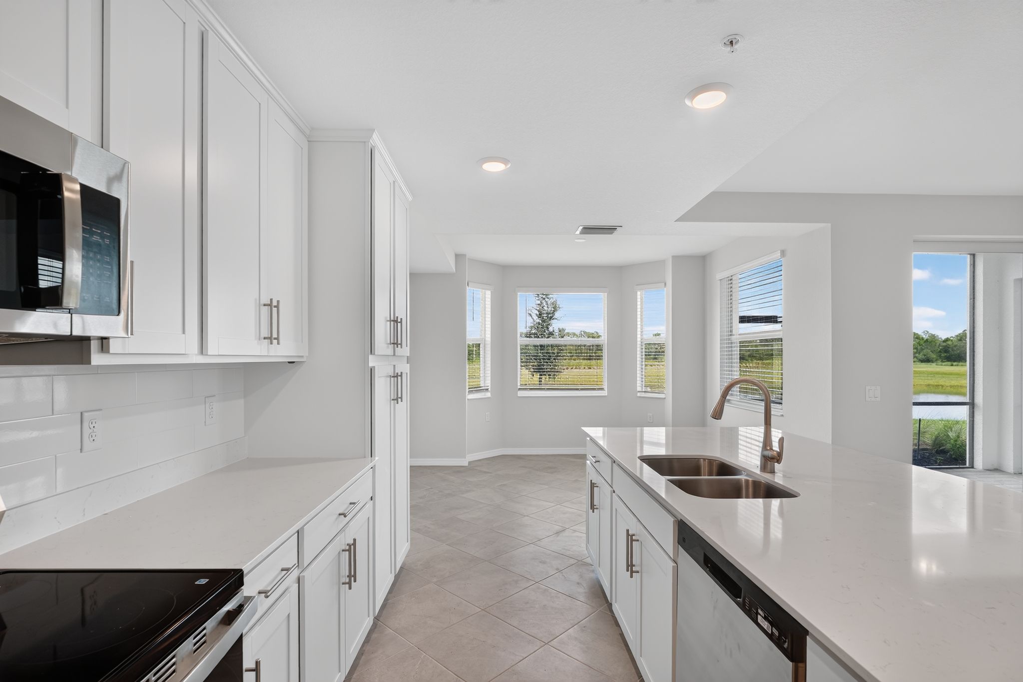 14 15835 Grn Acrs Ave 3316 Kitchen 0810