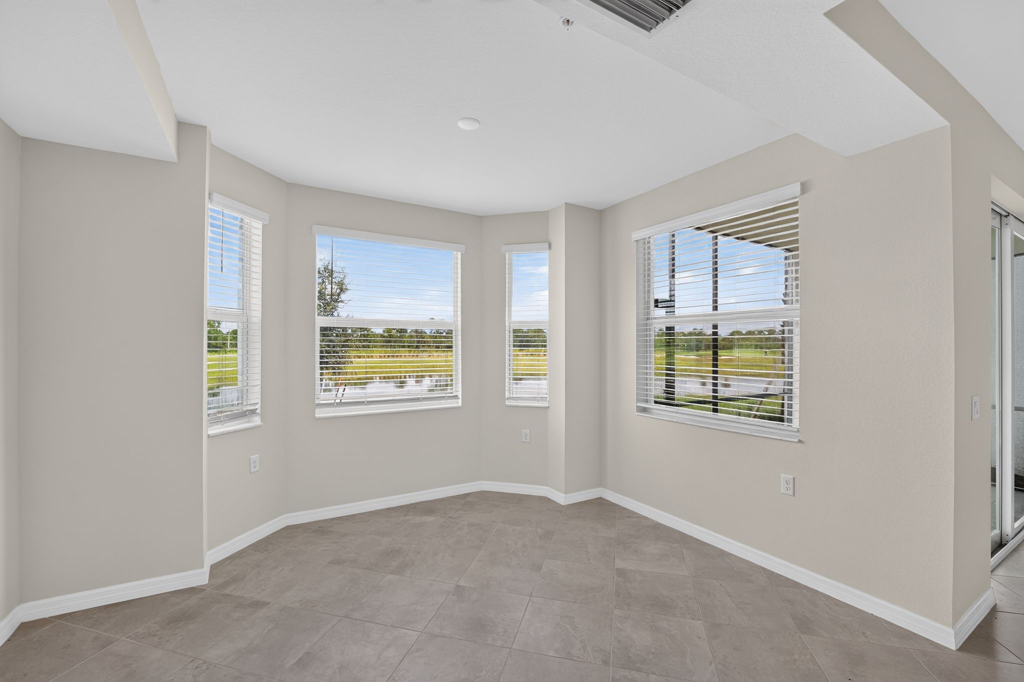 15 15835 Grn Acrs Ave 3316 Dining room 0813