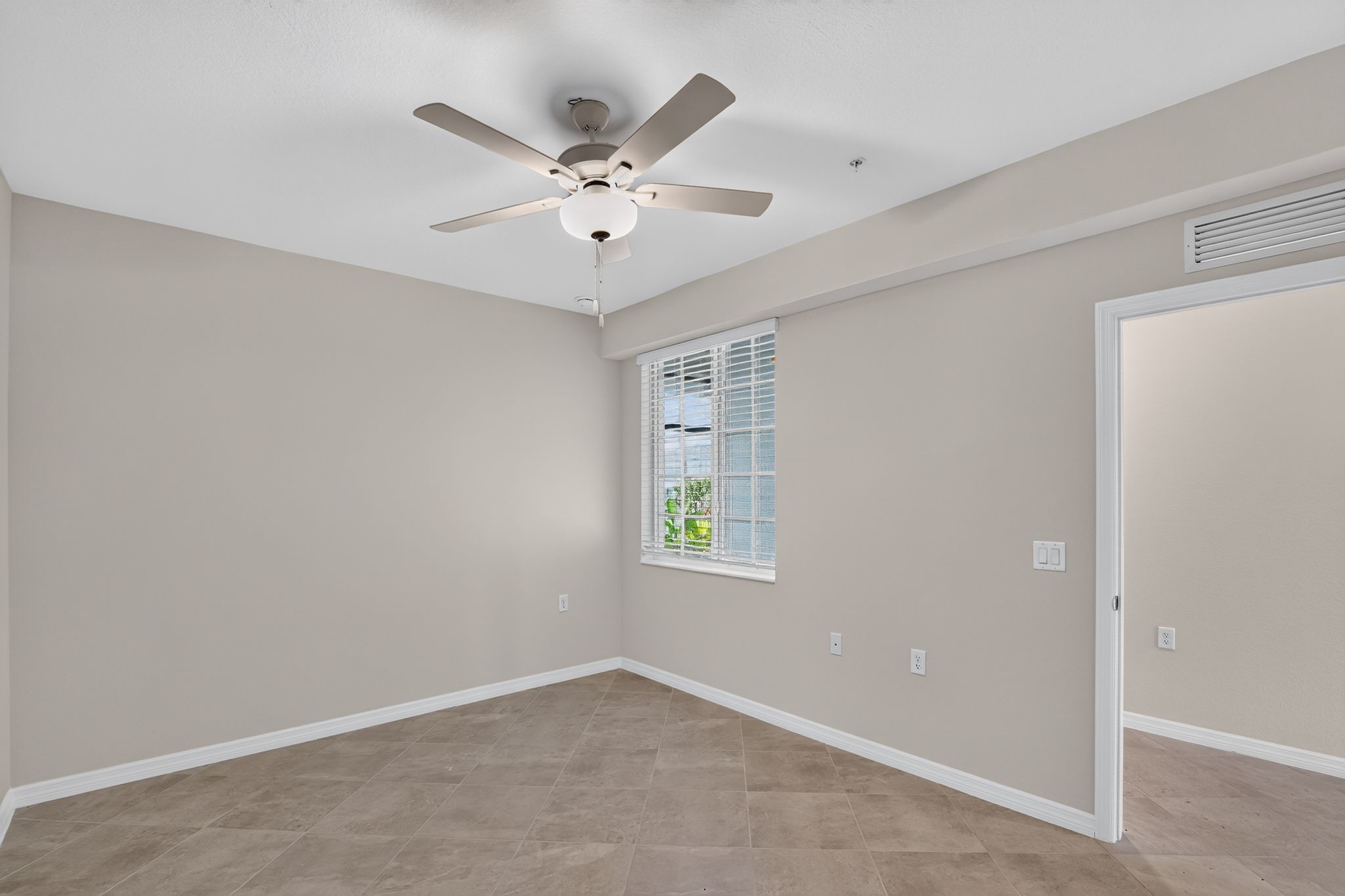 18 15835 Grn Acrs Ave 3316 Bedroom 0768