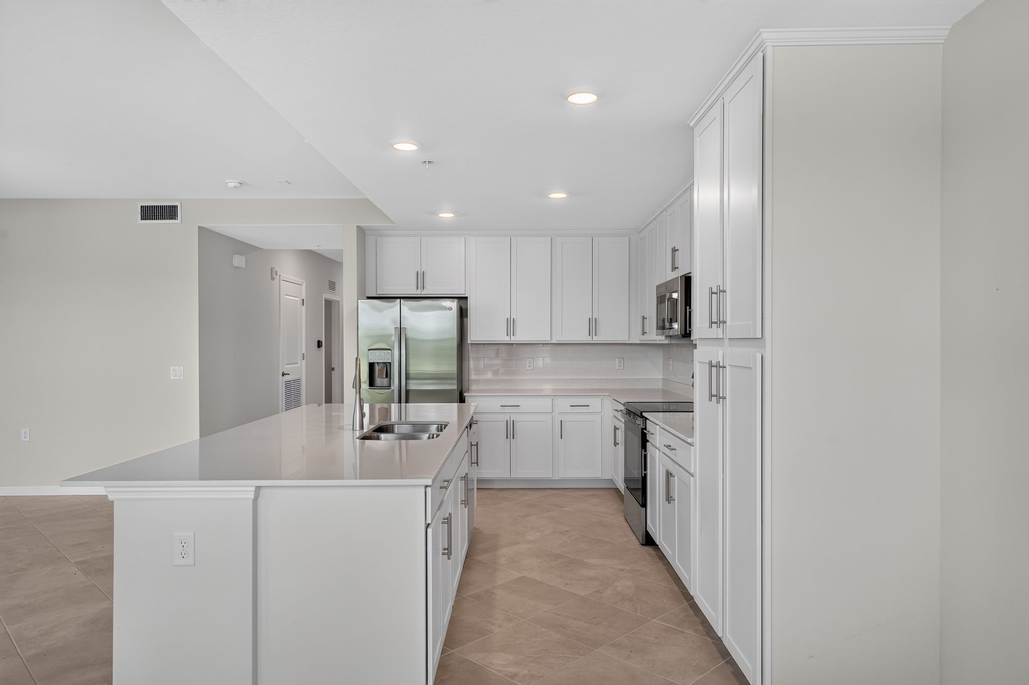 13 15835 Grn Acrs Ave 3316 Kitchen 0806
