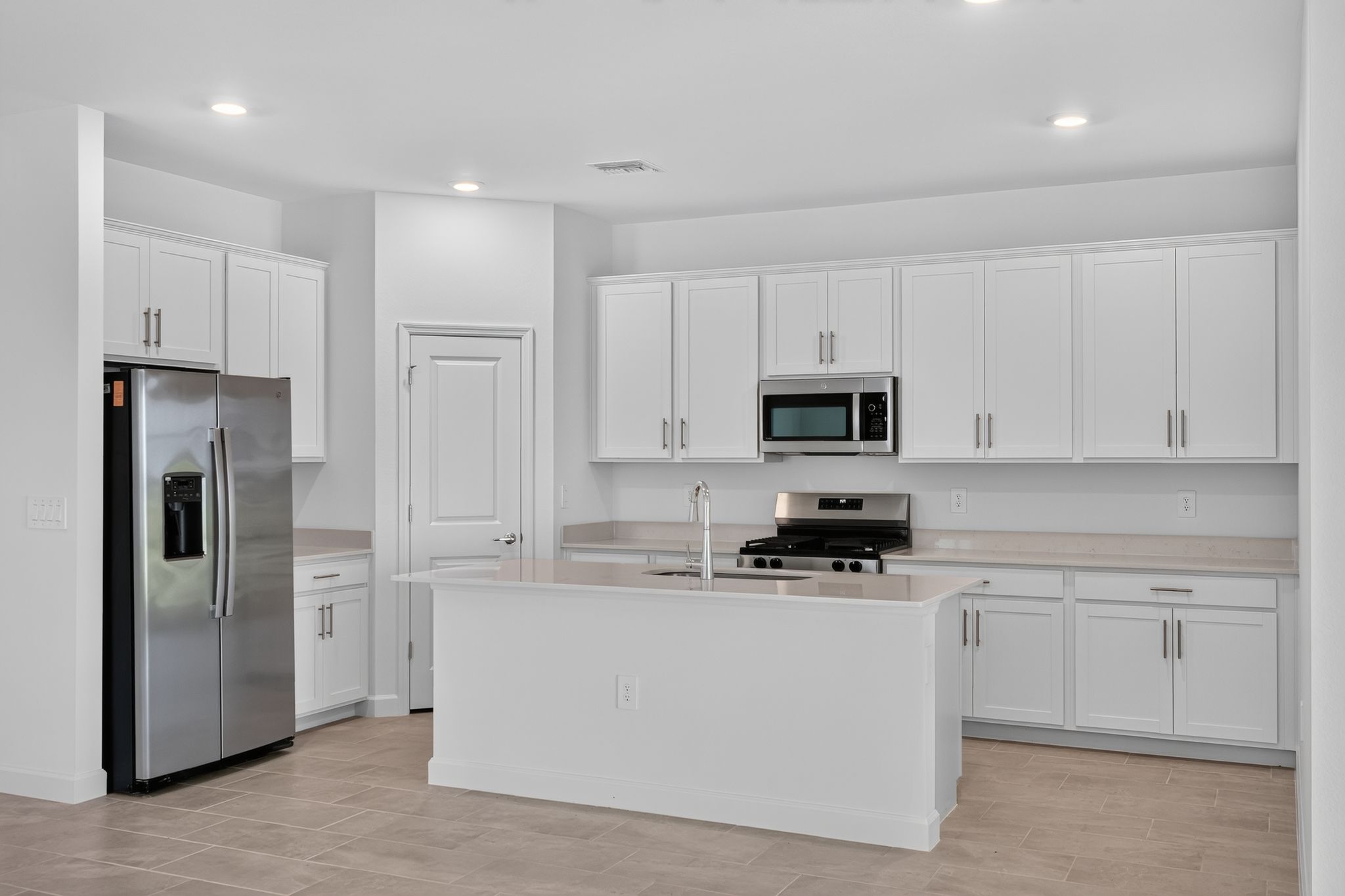 12 14815 Bluewater Rd Kitchen 0427