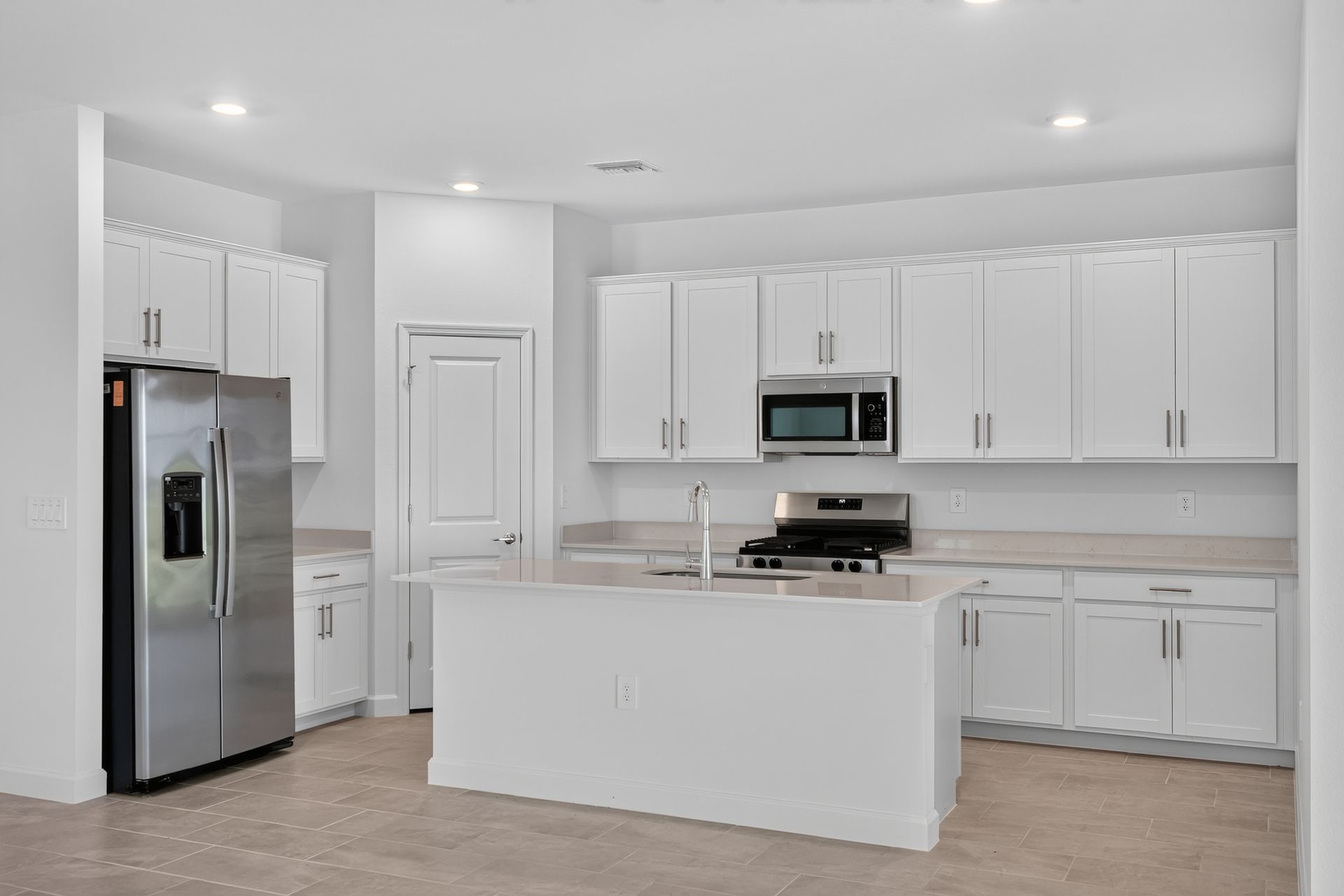 12 14815 Bluewater Rd Kitchen 0427
