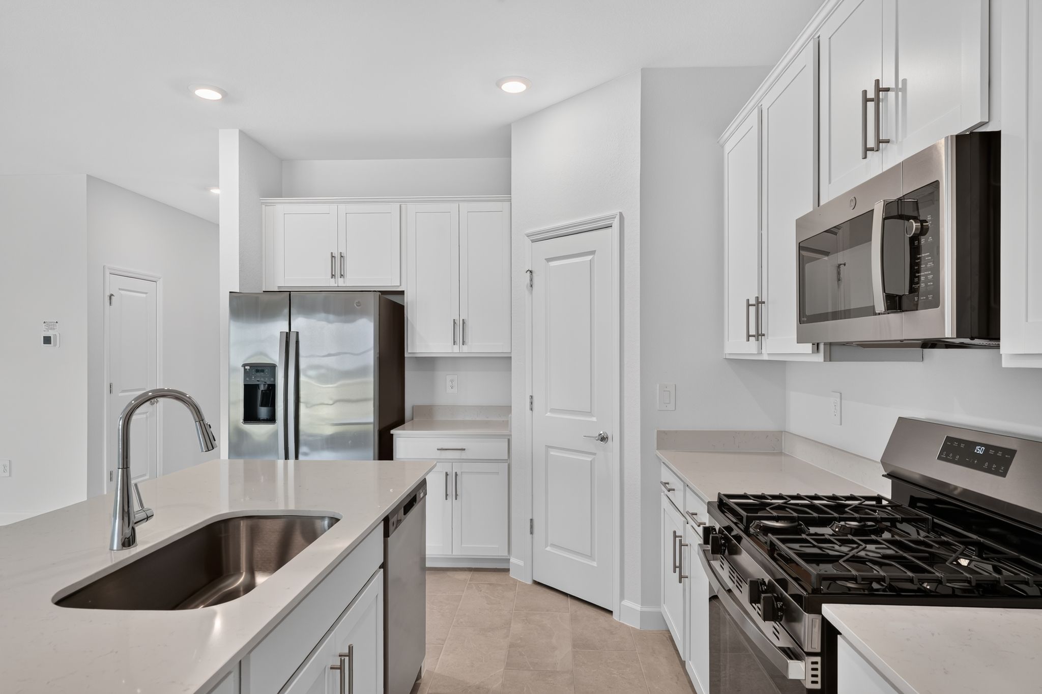13 14815 Bluewater Rd Kitchen 0433