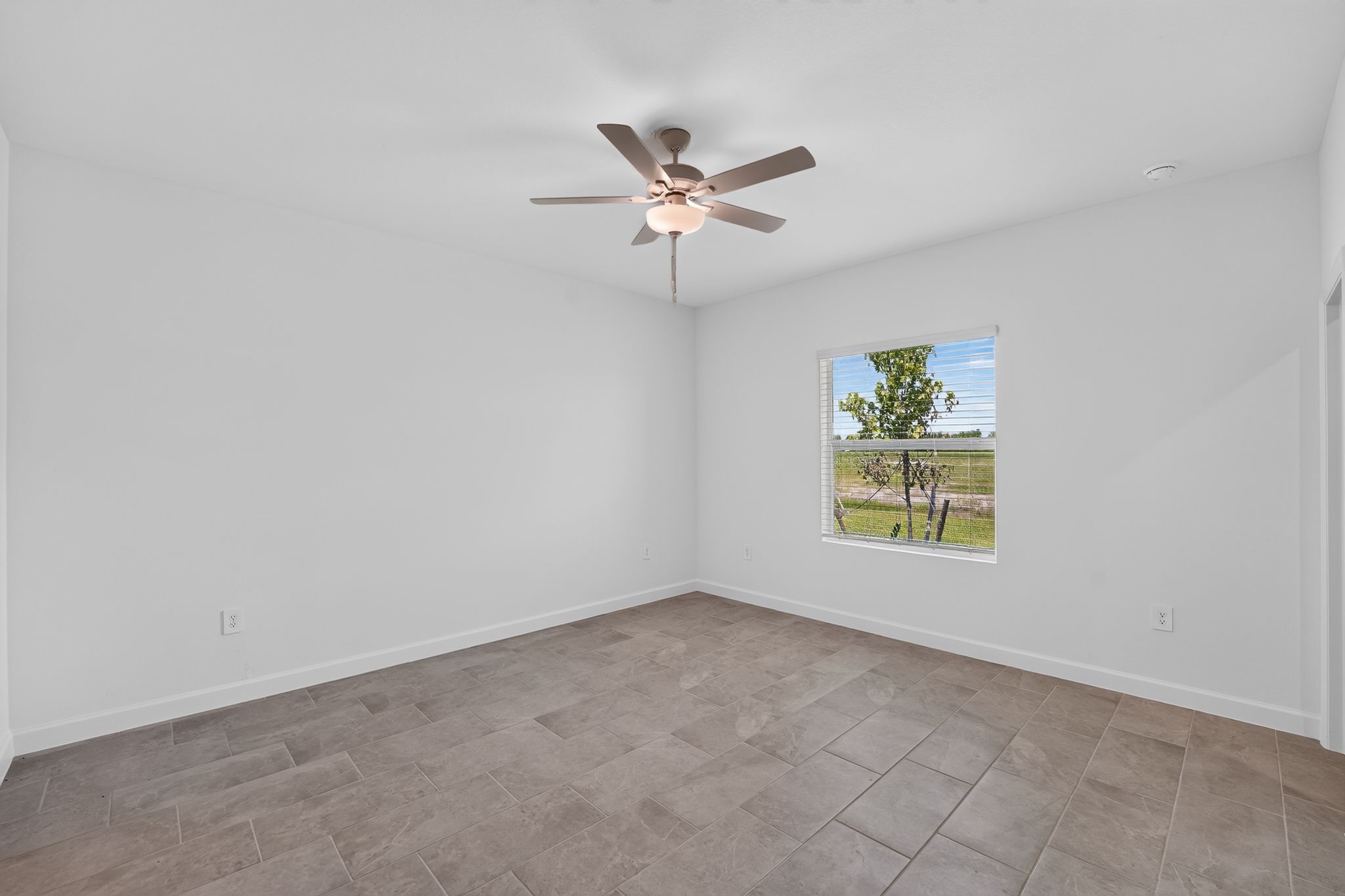 18 14815 Bluewater Rd Bedroom 0436