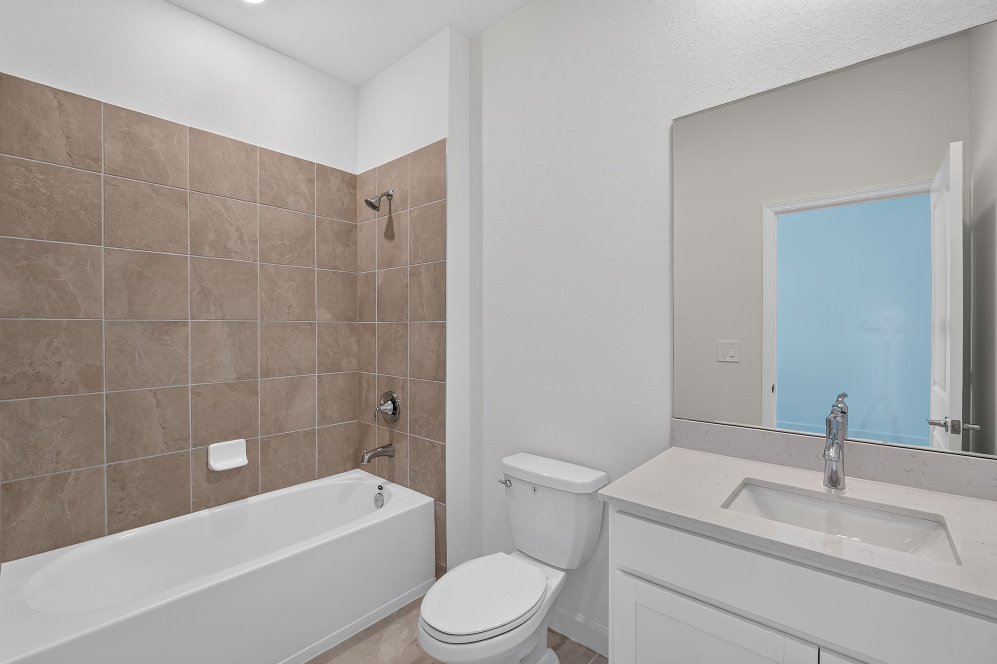 22 14815 Bluewater Rd Bathroom 0412
