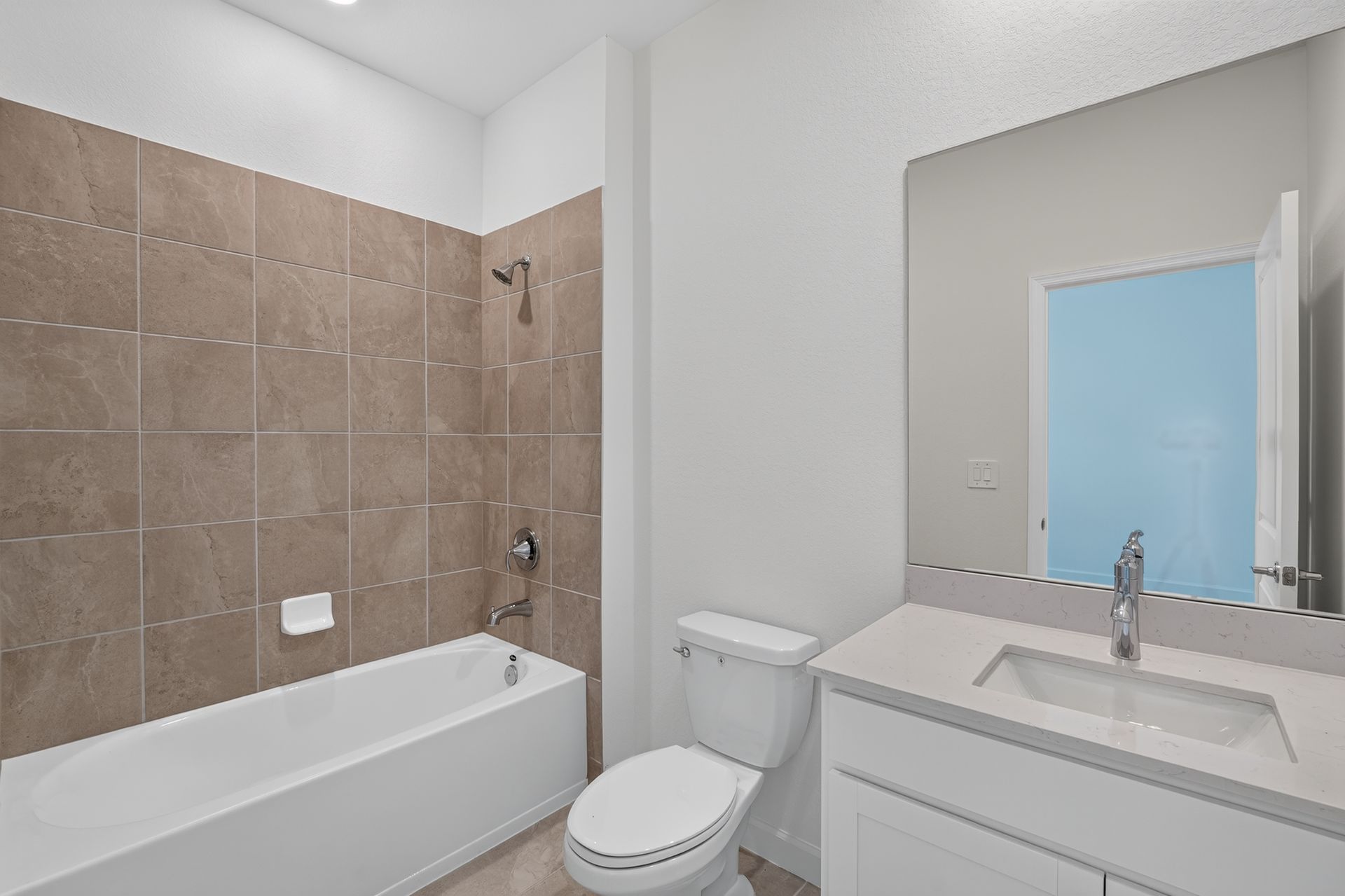 22 14815 Bluewater Rd Bathroom 0412