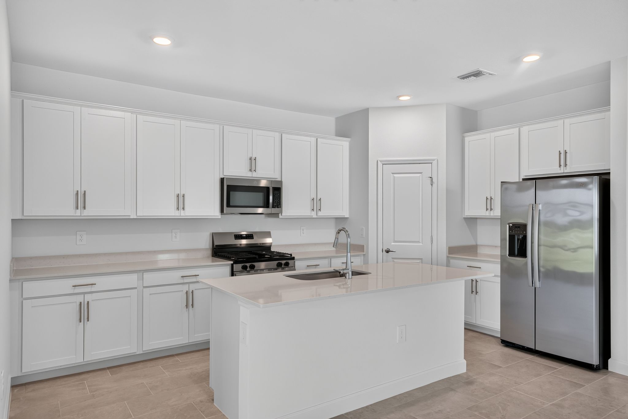 12 14783 Bluewater Rd Kitchen 0241