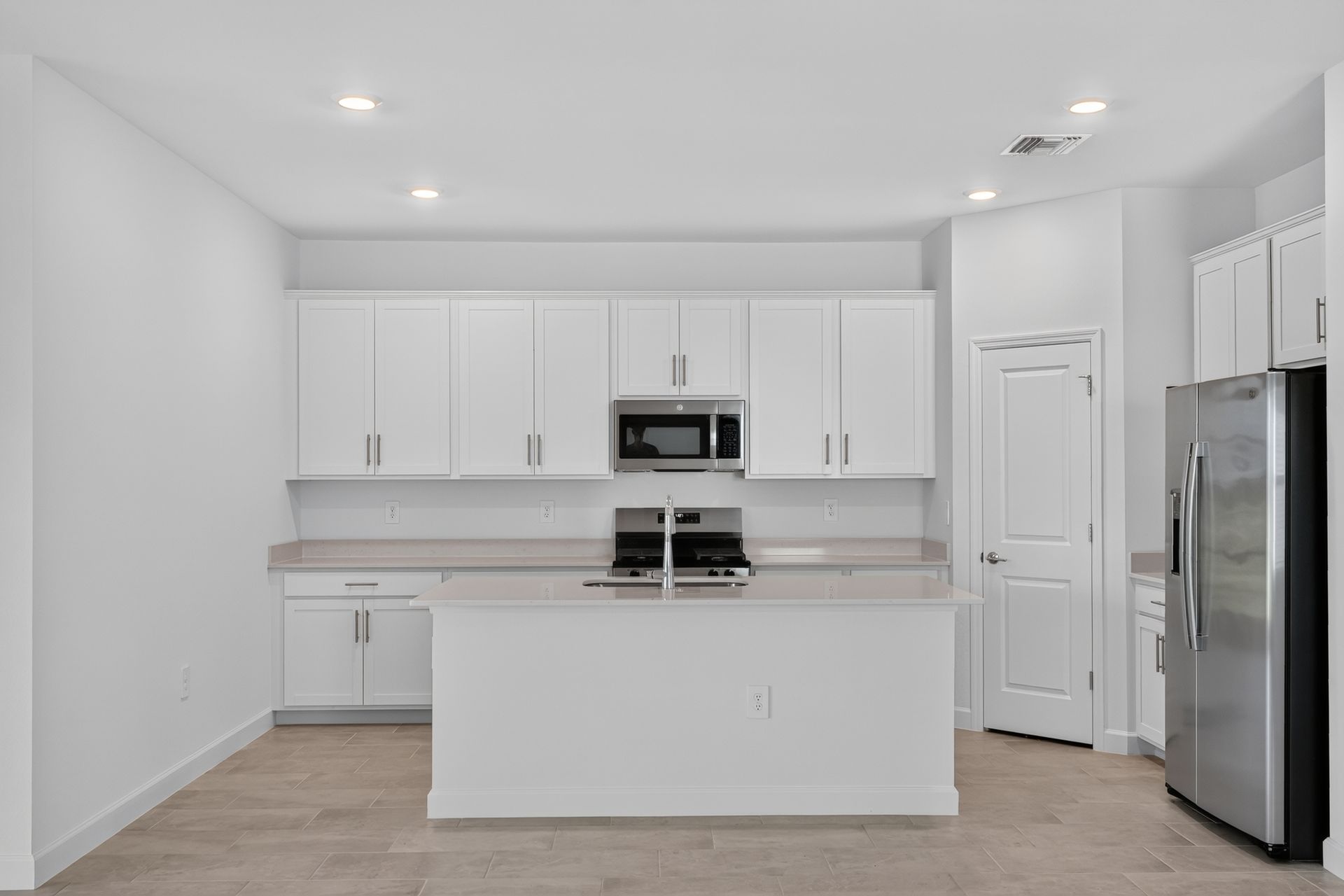 13 14783 Bluewater Rd Kitchen 0244