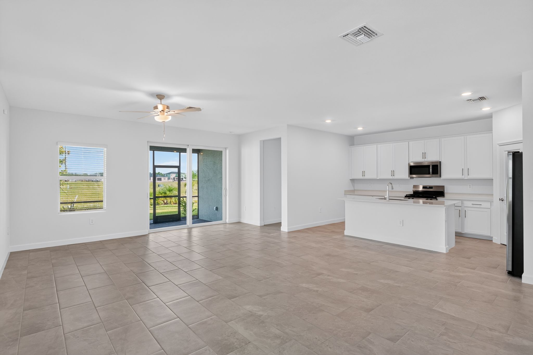 10 14783 Bluewater Rd Living room 0232