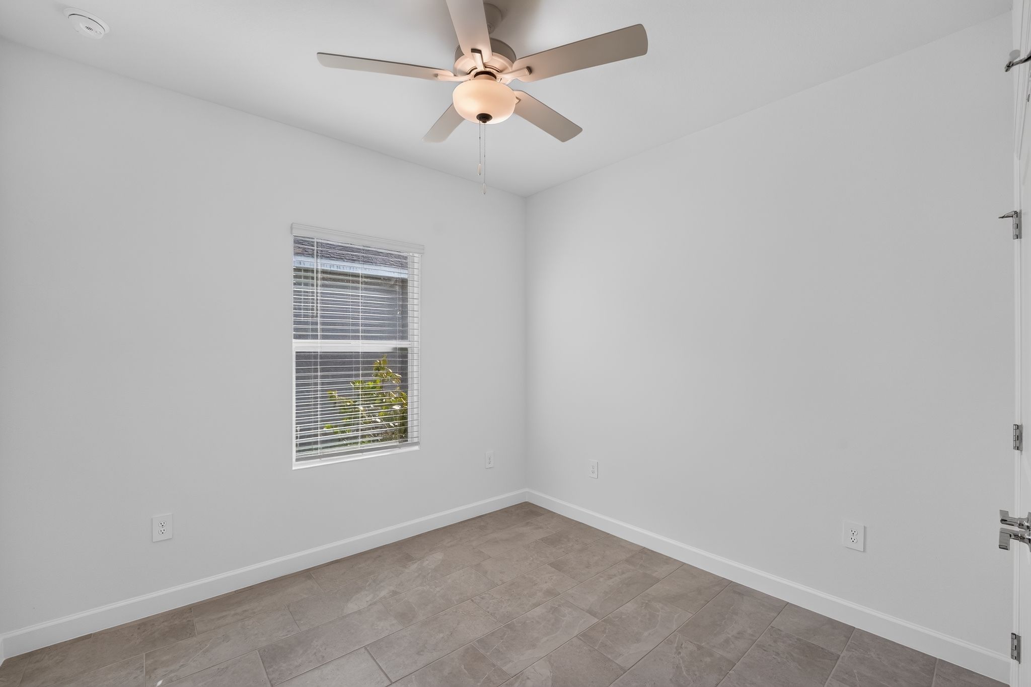 15 14783 Bluewater Rd Bedroom 0223