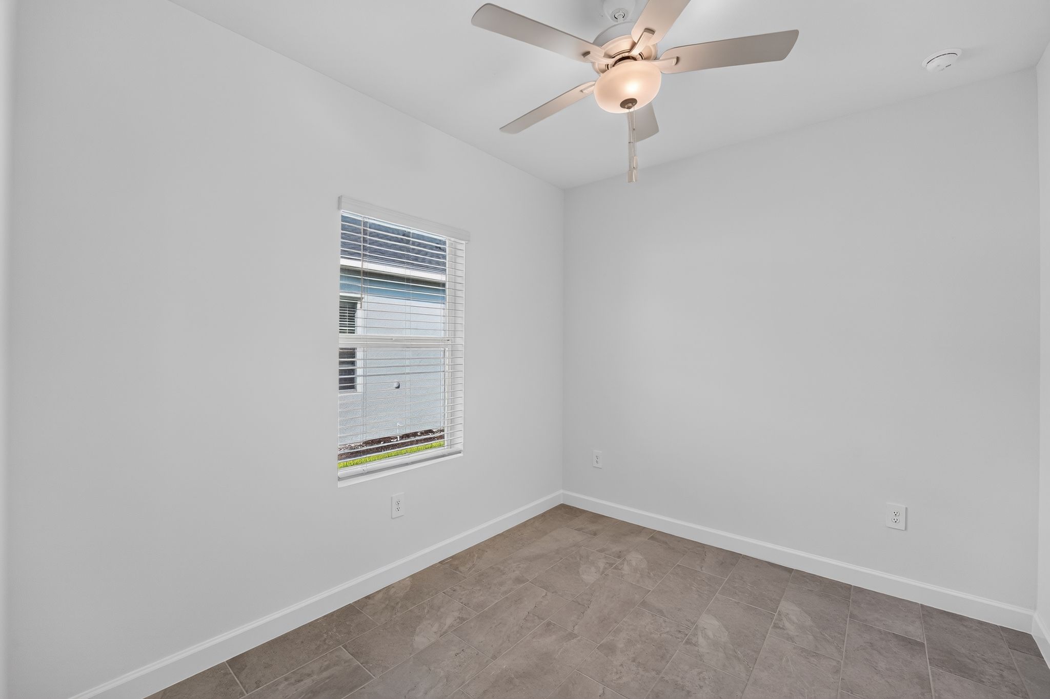 19 14783 Bluewater Rd Bedroom 0217