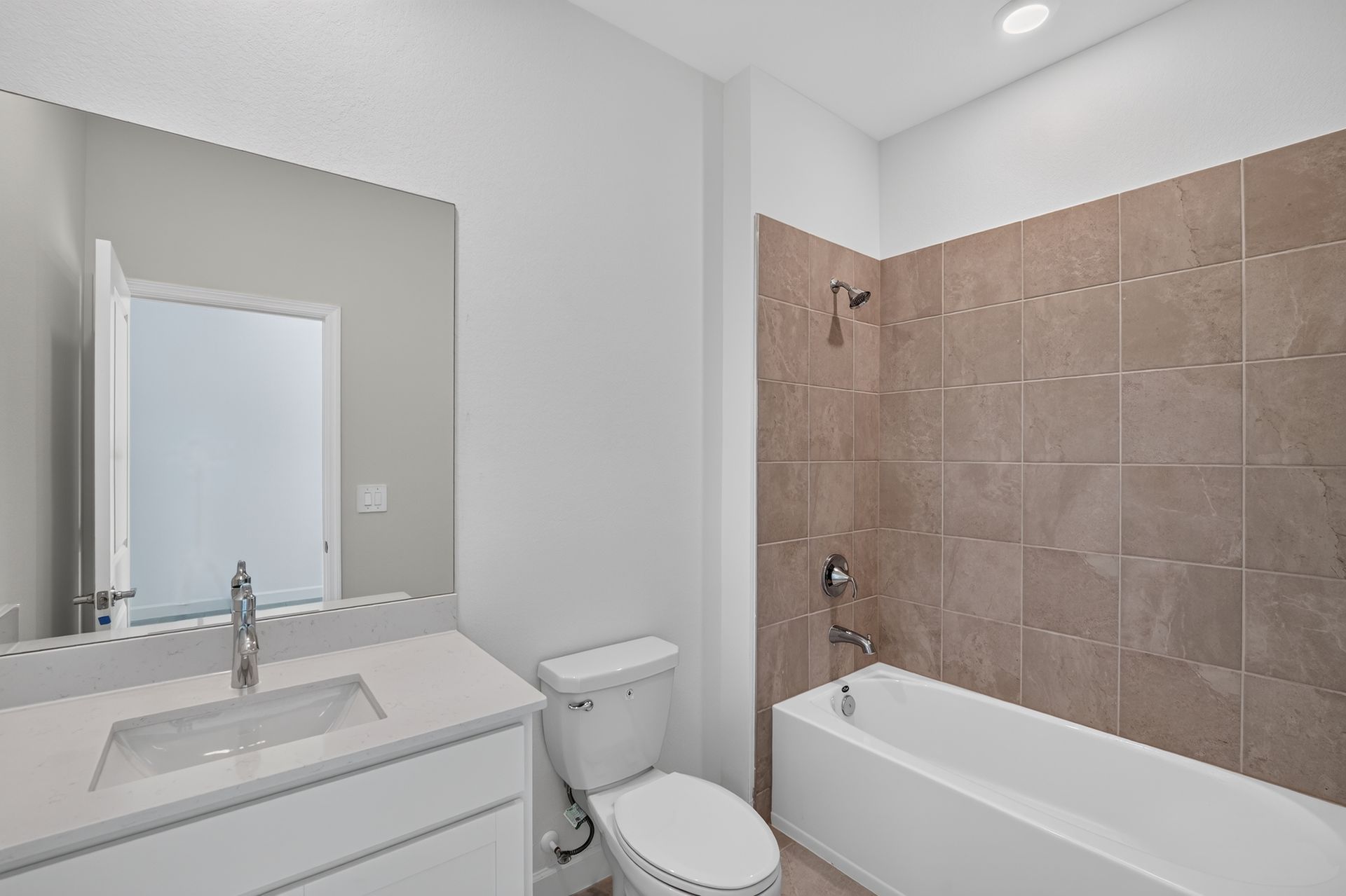 21 14783 Bluewater Rd Bathroom 0226