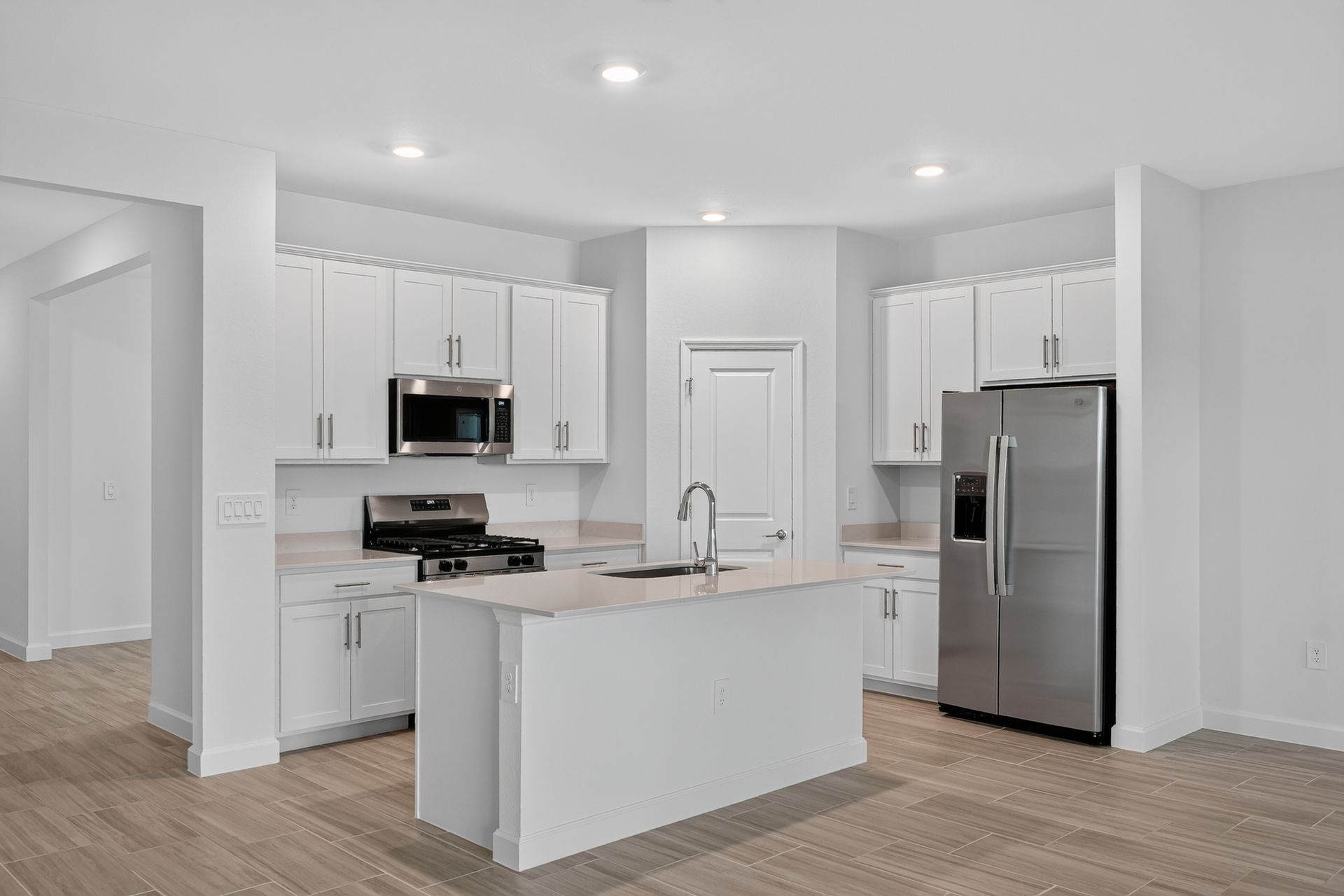 11 14871 Bluewater Rd Kitchen 0610