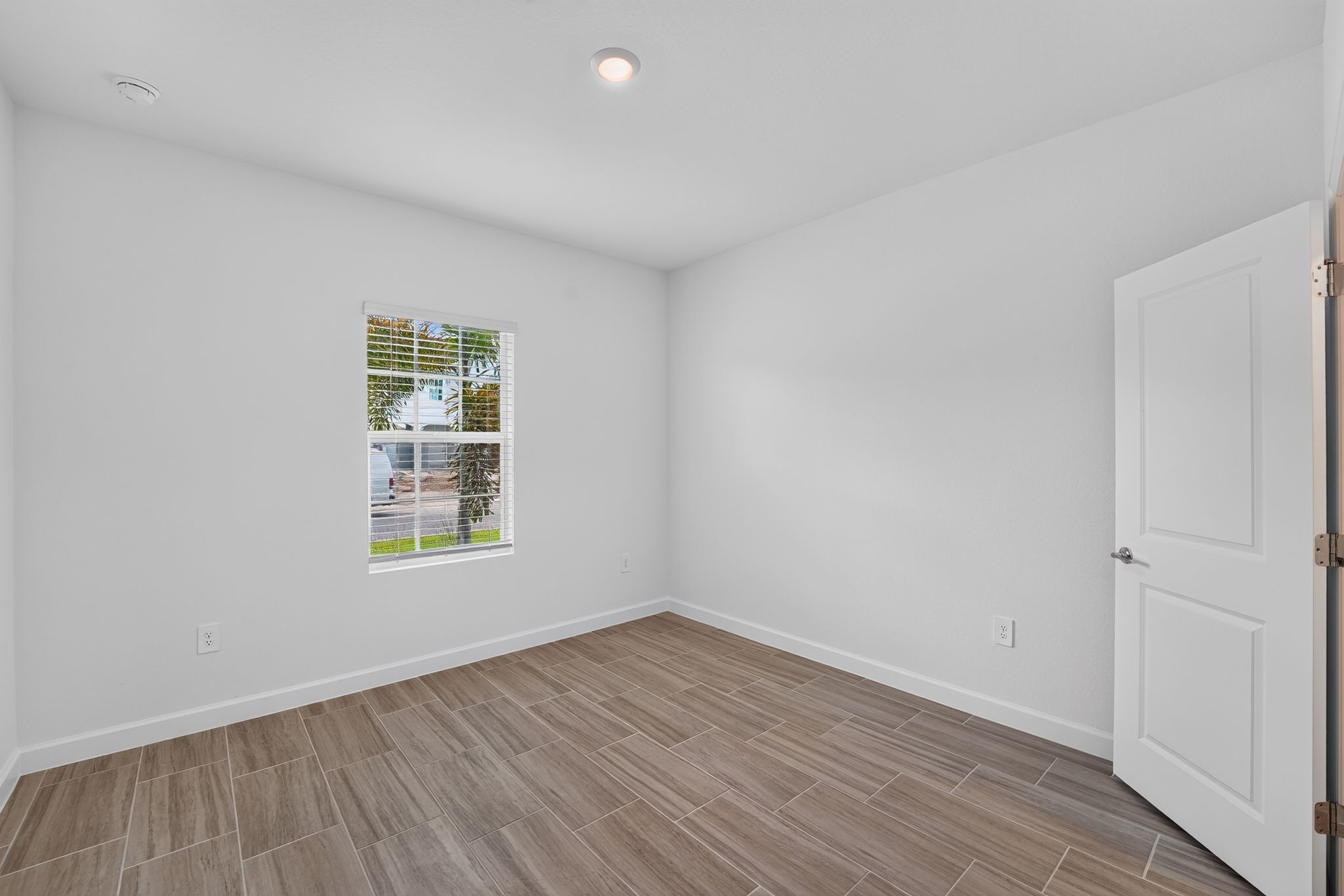 15 14871 Bluewater Rd Bedroom 0586