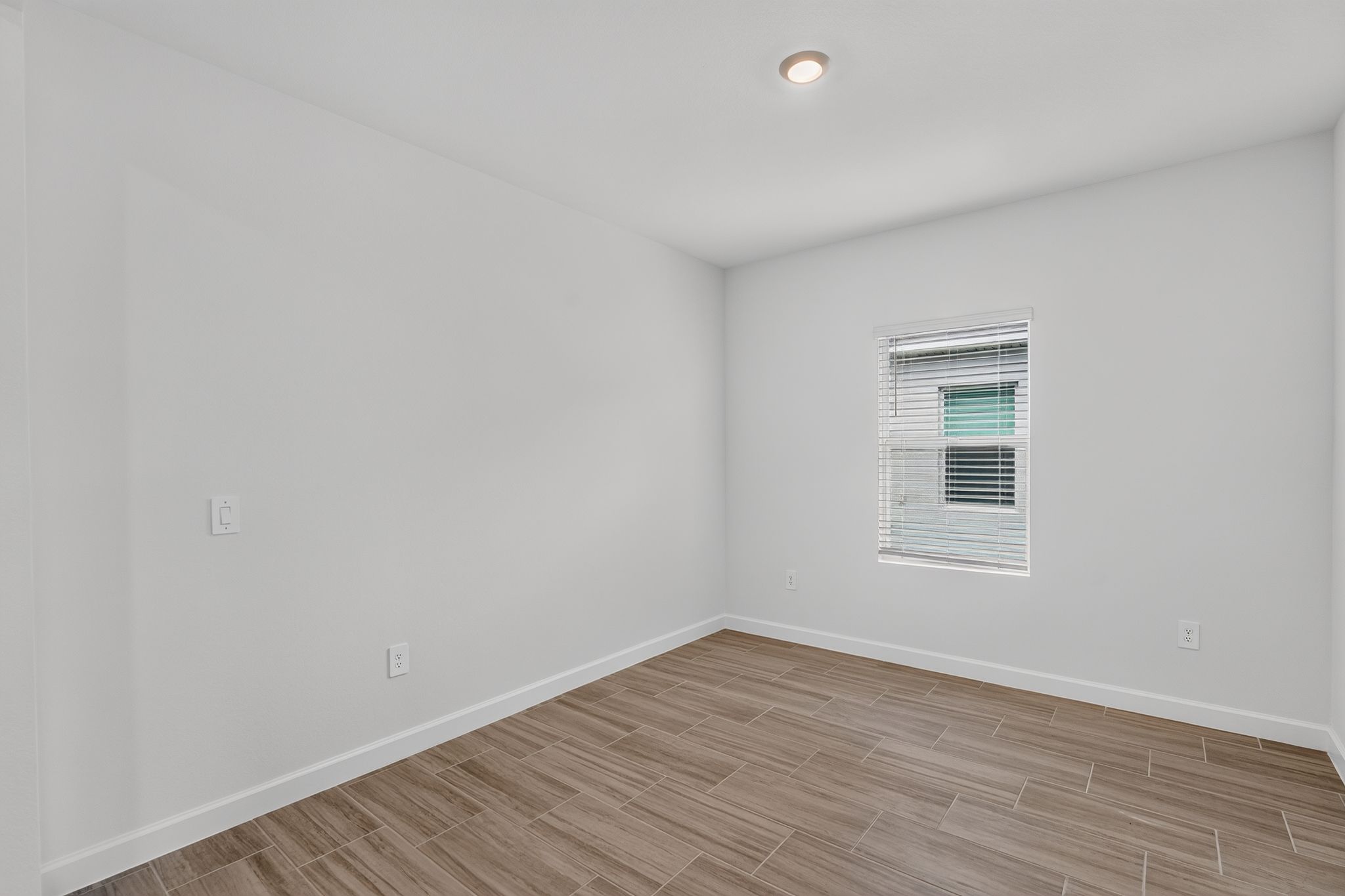 16 14871 Bluewater Rd Bedroom 0589