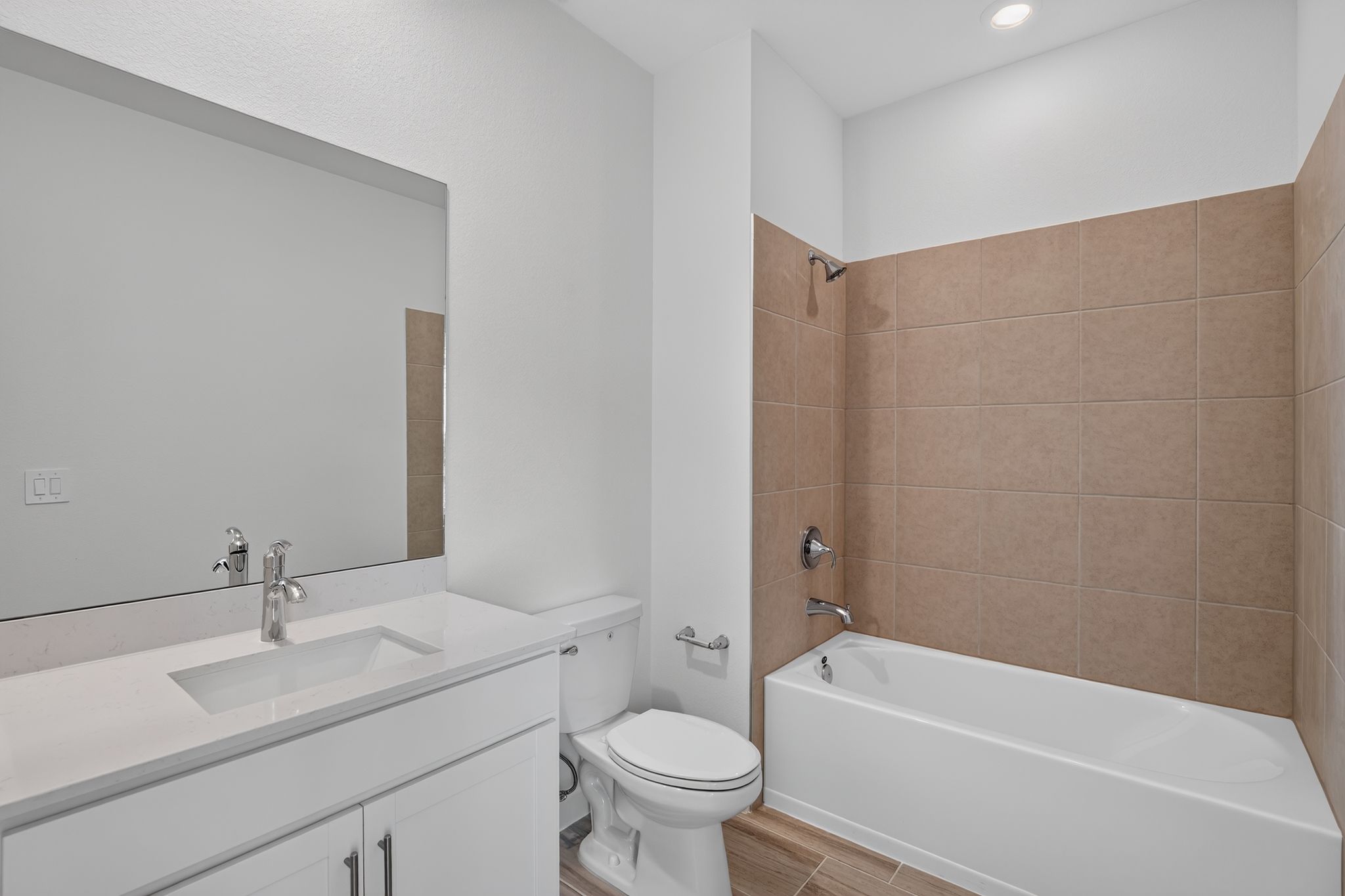 18 14871 Bluewater Rd Bathroom 0598