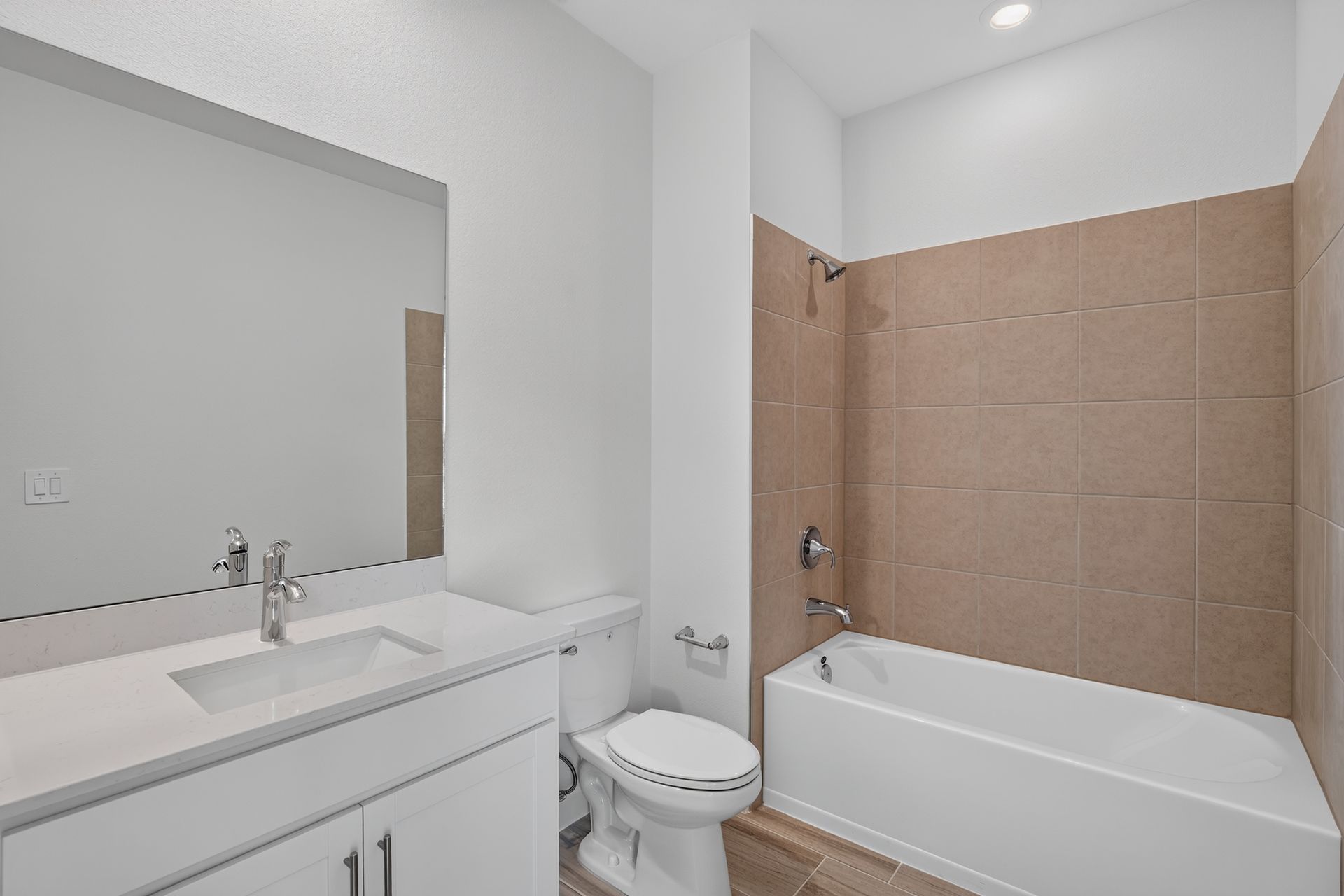 18 14871 Bluewater Rd Bathroom 0598
