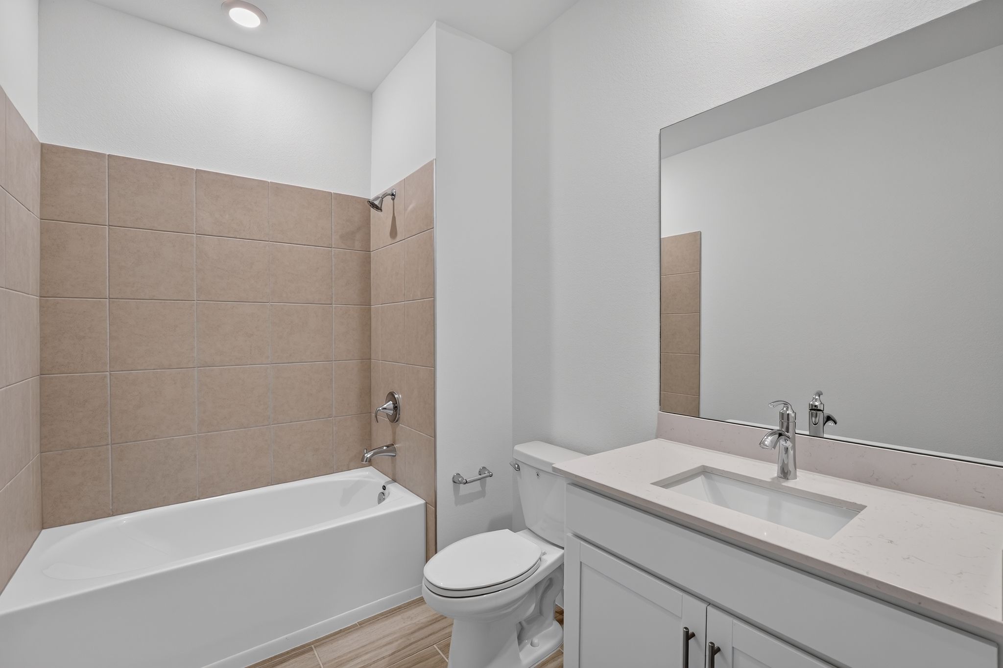 19 14871 Bluewater Rd Bathroom 0581