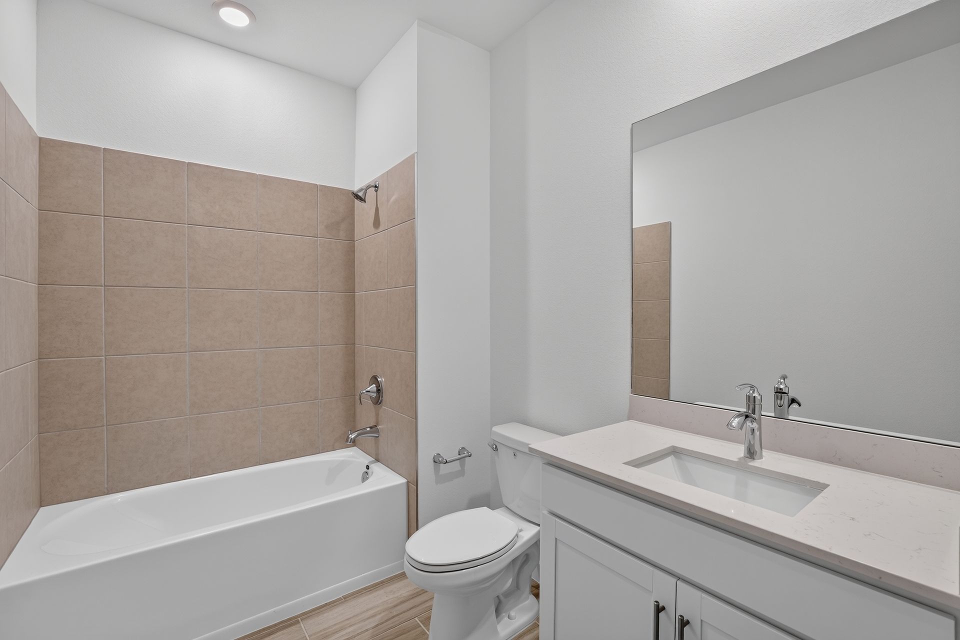 19 14871 Bluewater Rd Bathroom 0581