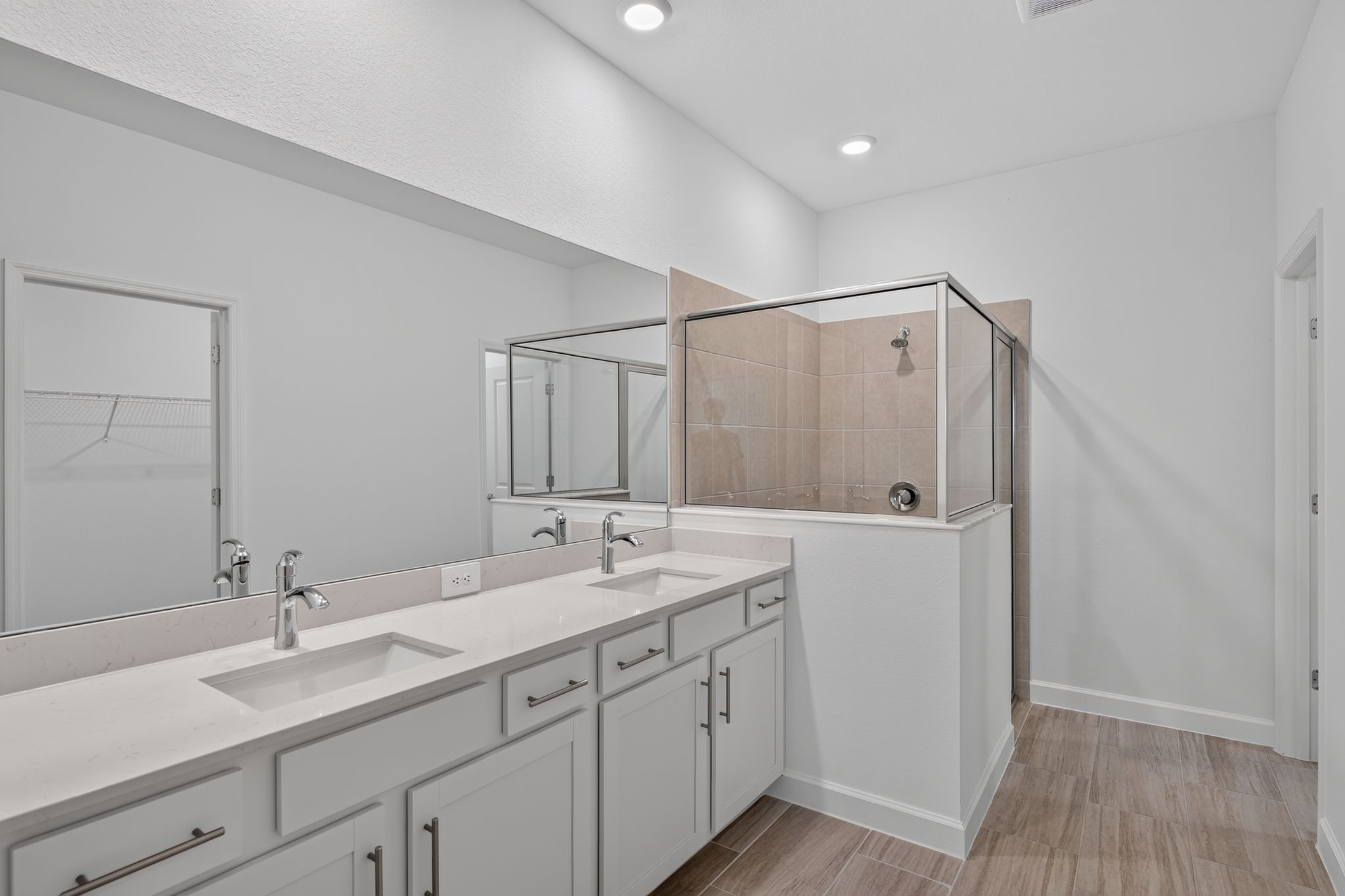 20 14871 Bluewater Rd Bathroom 0625