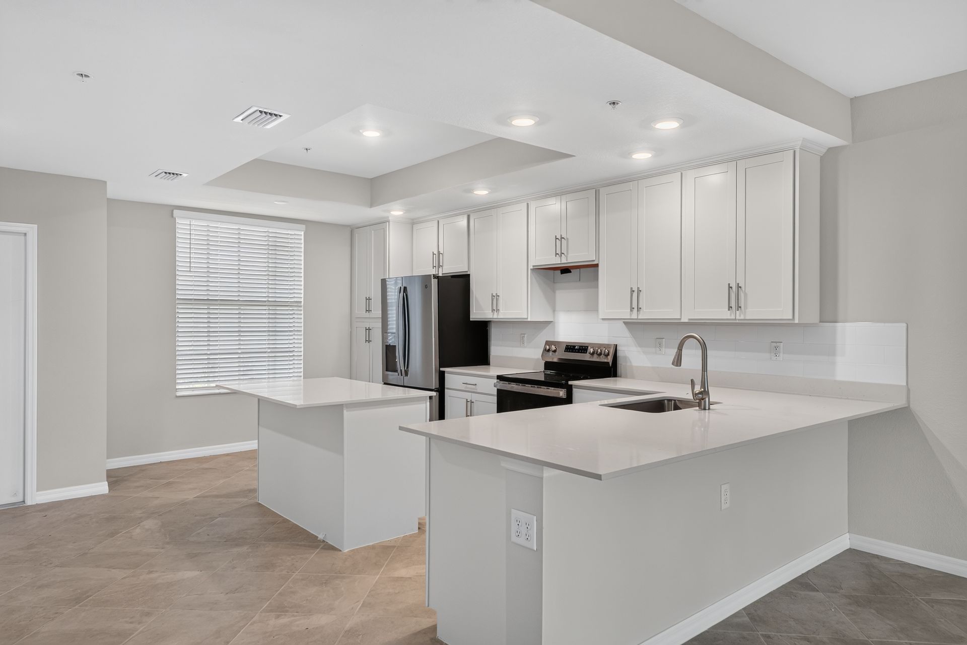 09 15465 Grn Acrs Ave 2518 Kitchen 0710