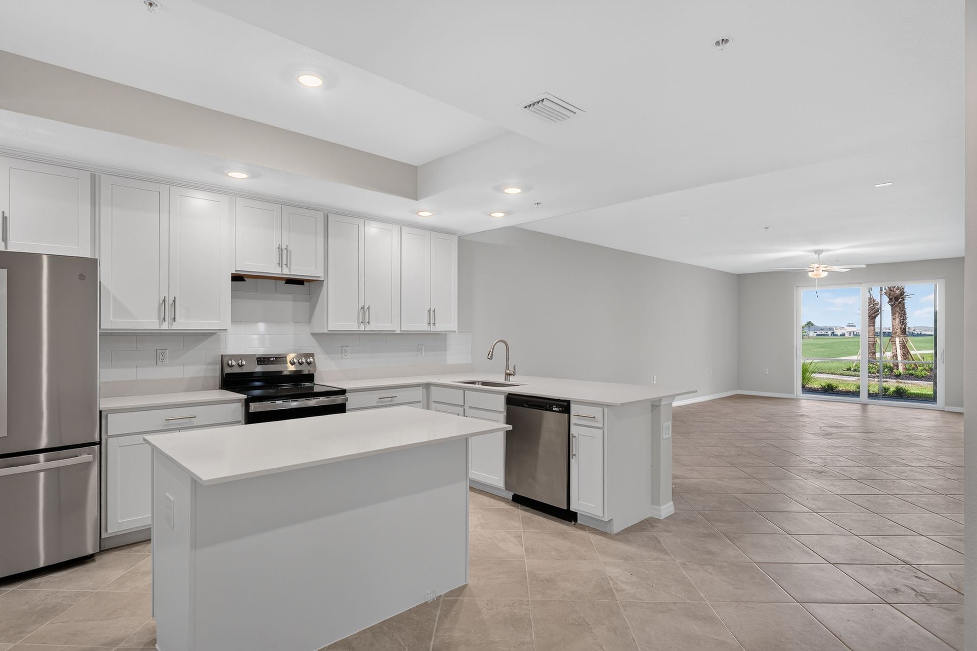 10 15465 Grn Acrs Ave 2518 Kitchen 0707