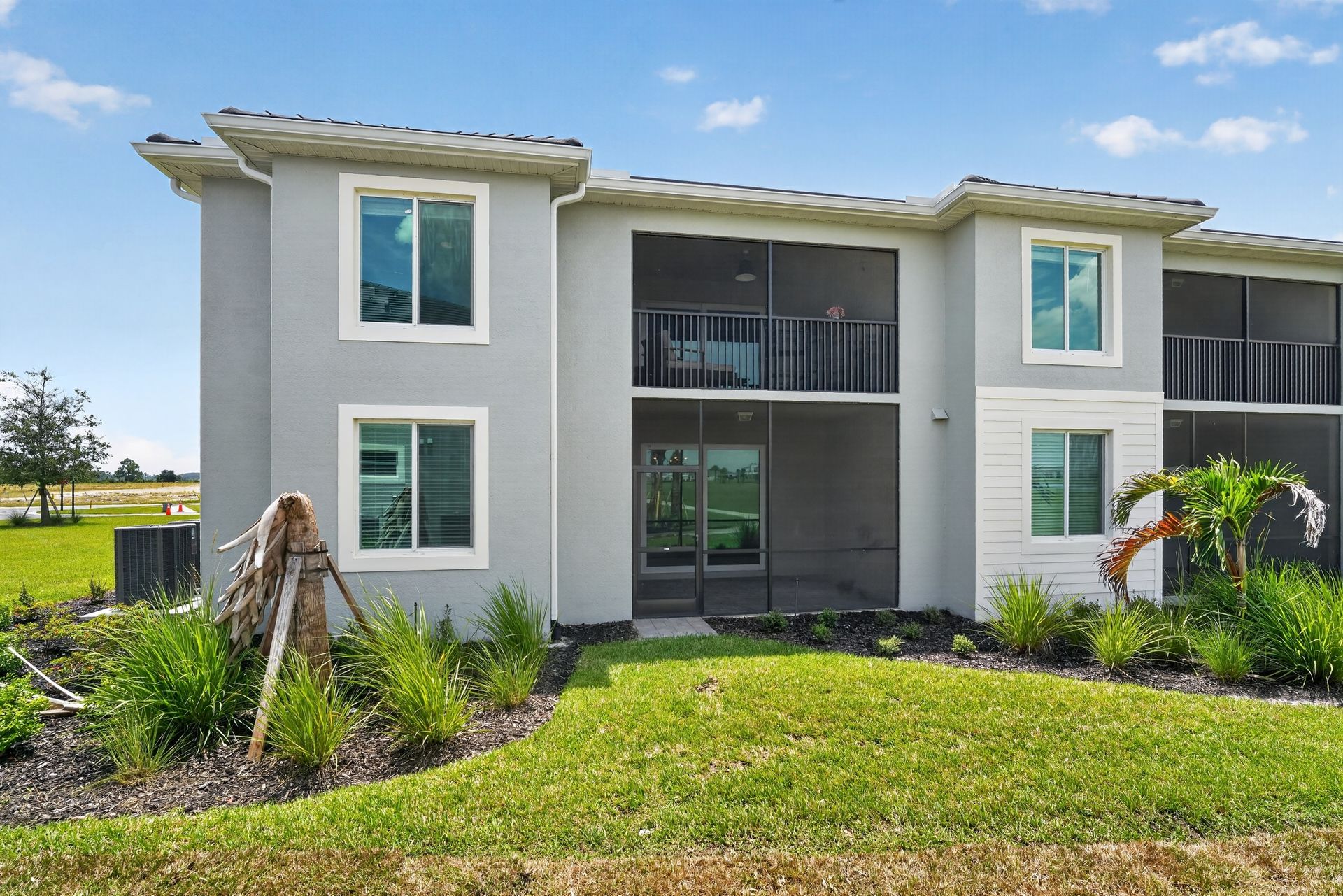 01 15465 Grn Acrs Ave 2518 Exterior 0757