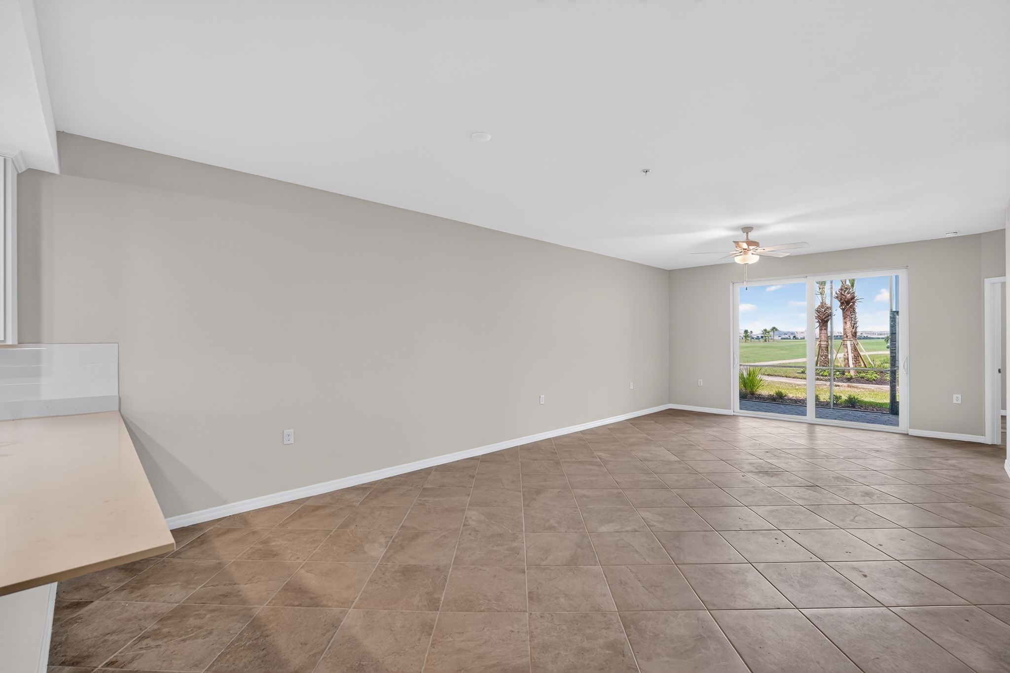 06 15465 Grn Acrs Ave 2518 Living room 0737