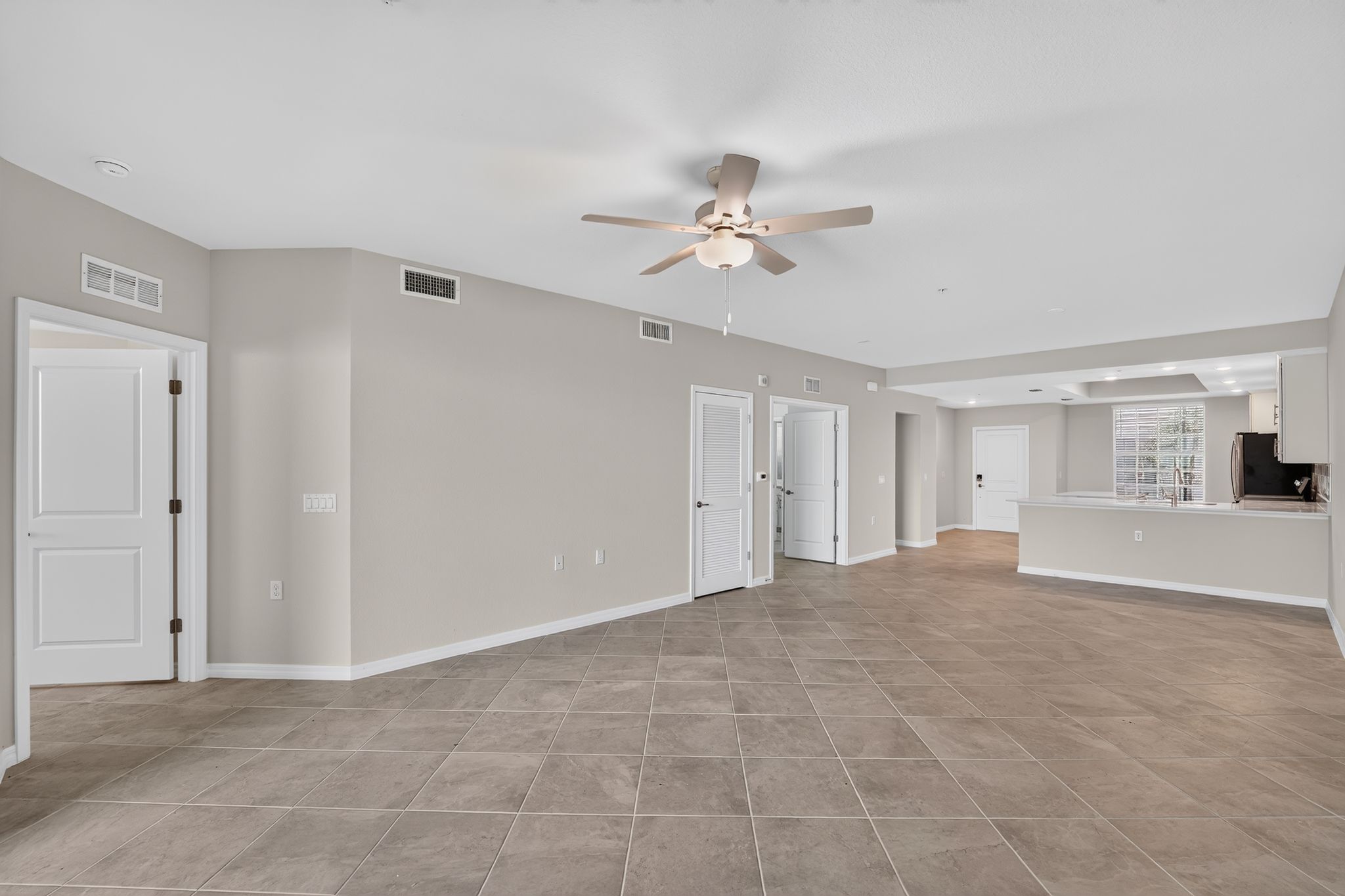 07 15465 Grn Acrs Ave 2518 Living room 0743