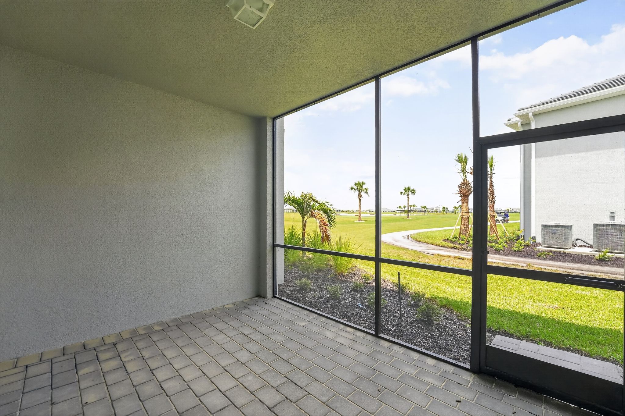 04 15465 Grn Acrs Ave 2518 Exterior 0753