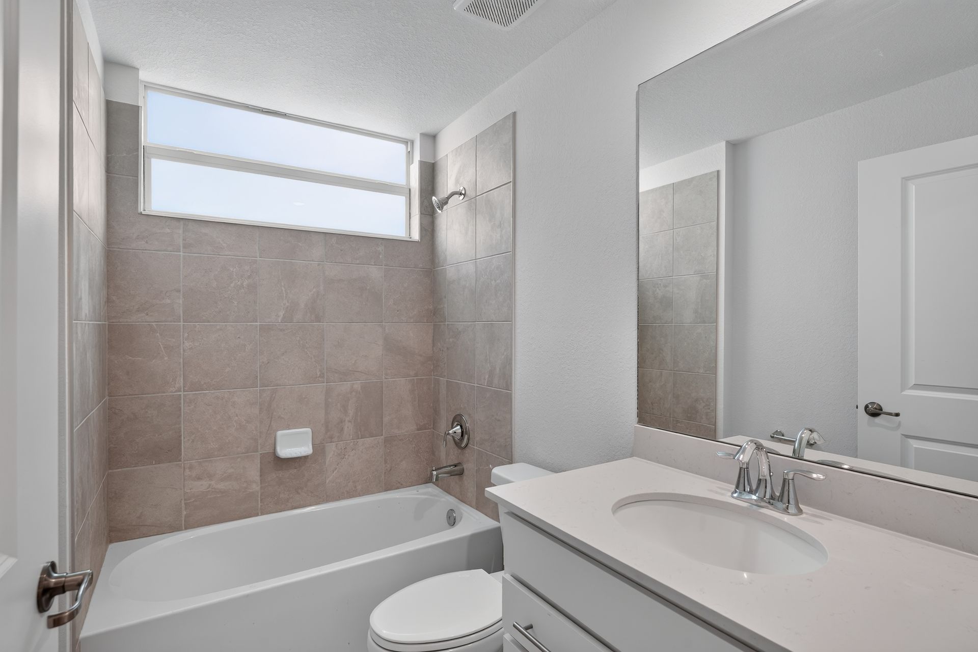 19 15465 Grn Acrs Ave 2518 Bathroom 0725